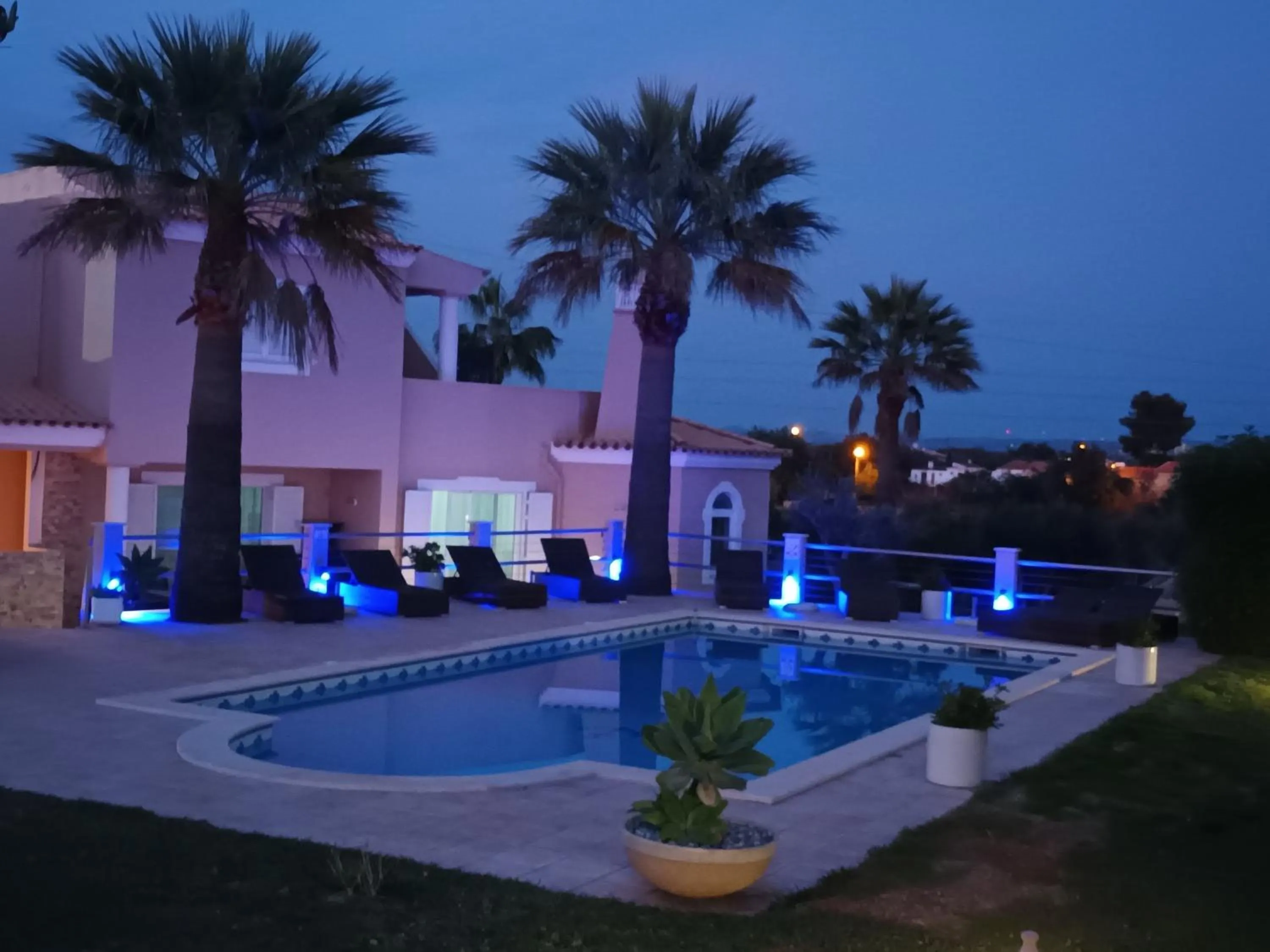 Swimming pool in VILLA L'ESTAQUE