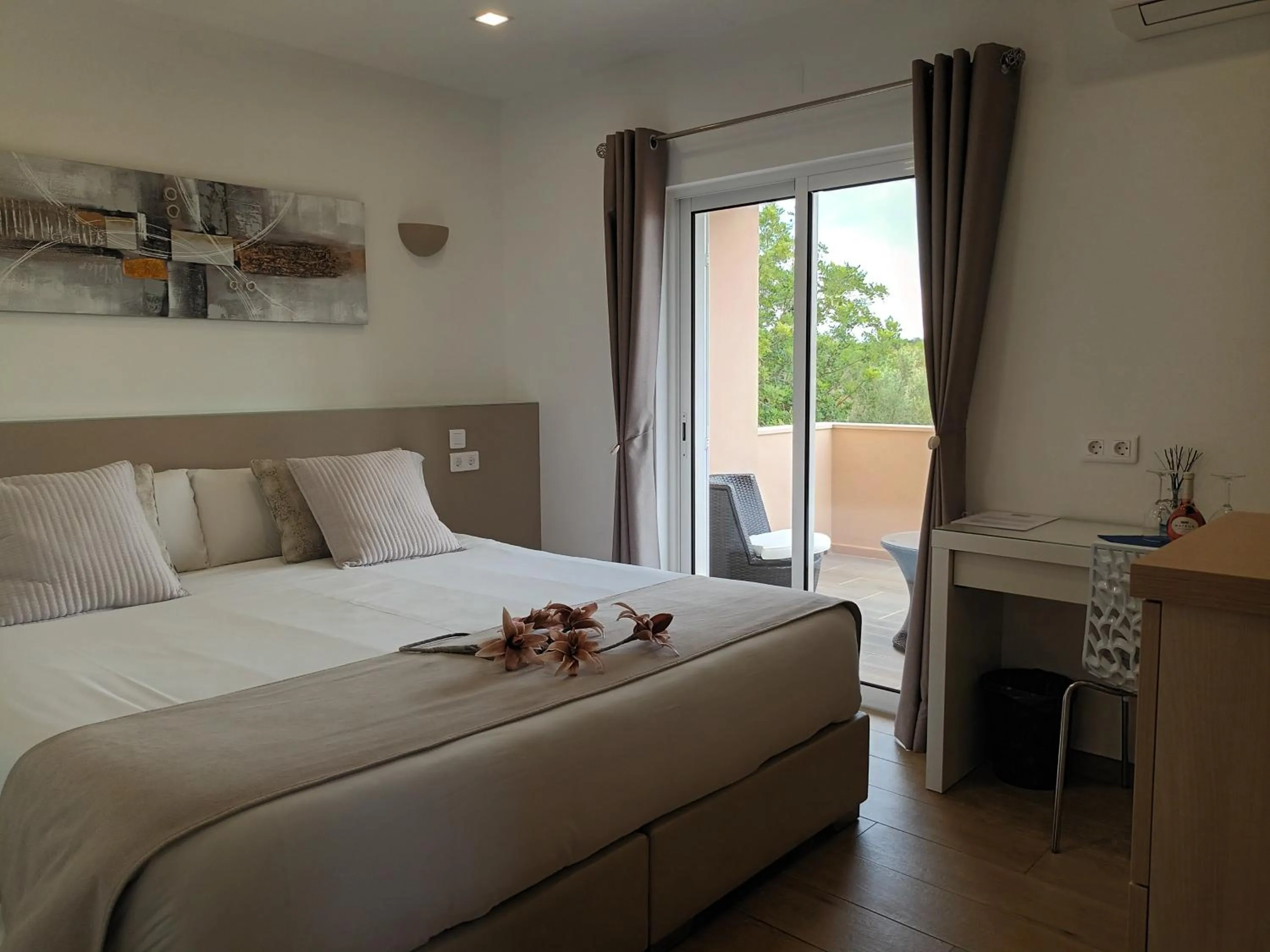 Bedroom, Bed in VILLA L'ESTAQUE