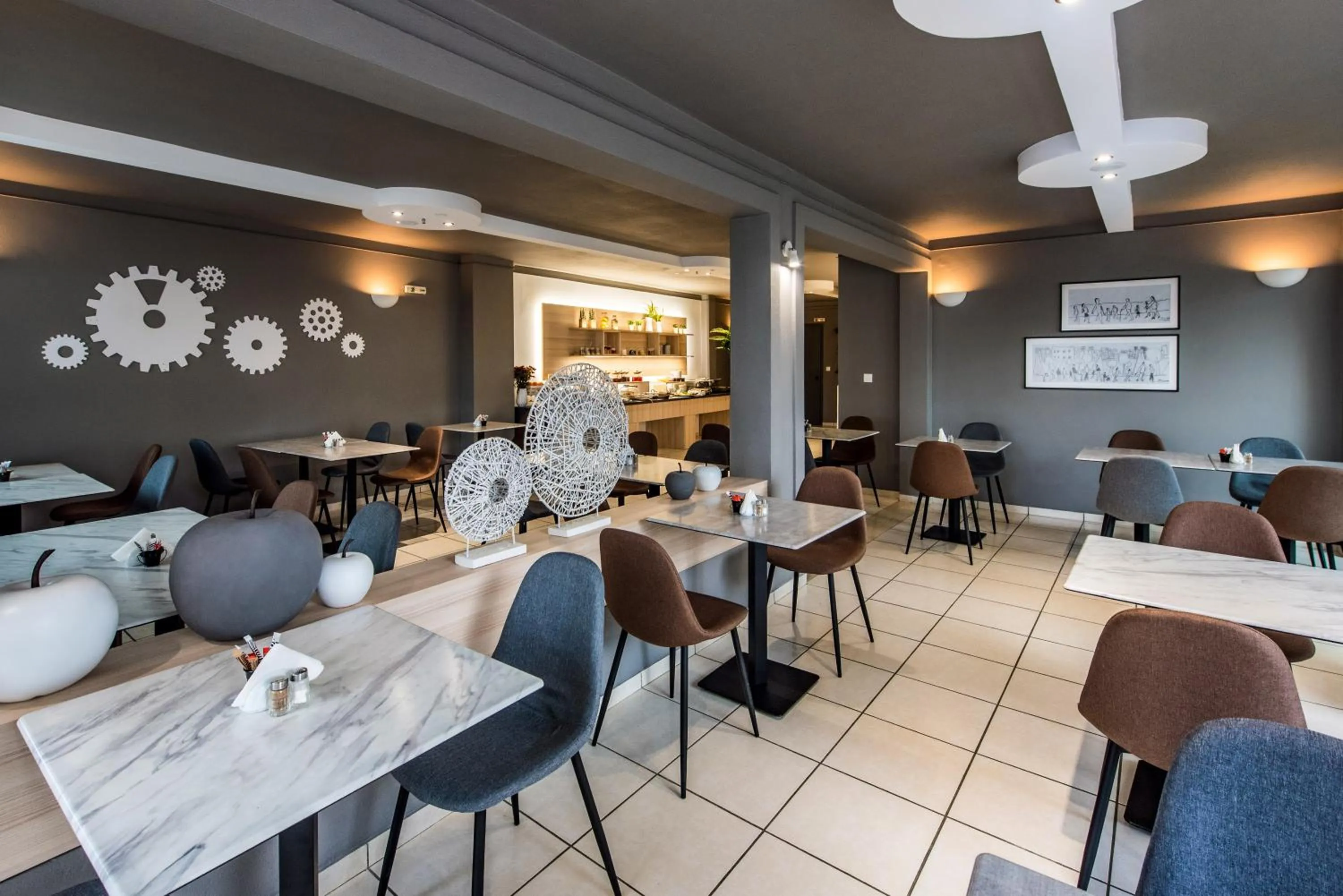 Restaurant/places to eat in Galaxy Hotel