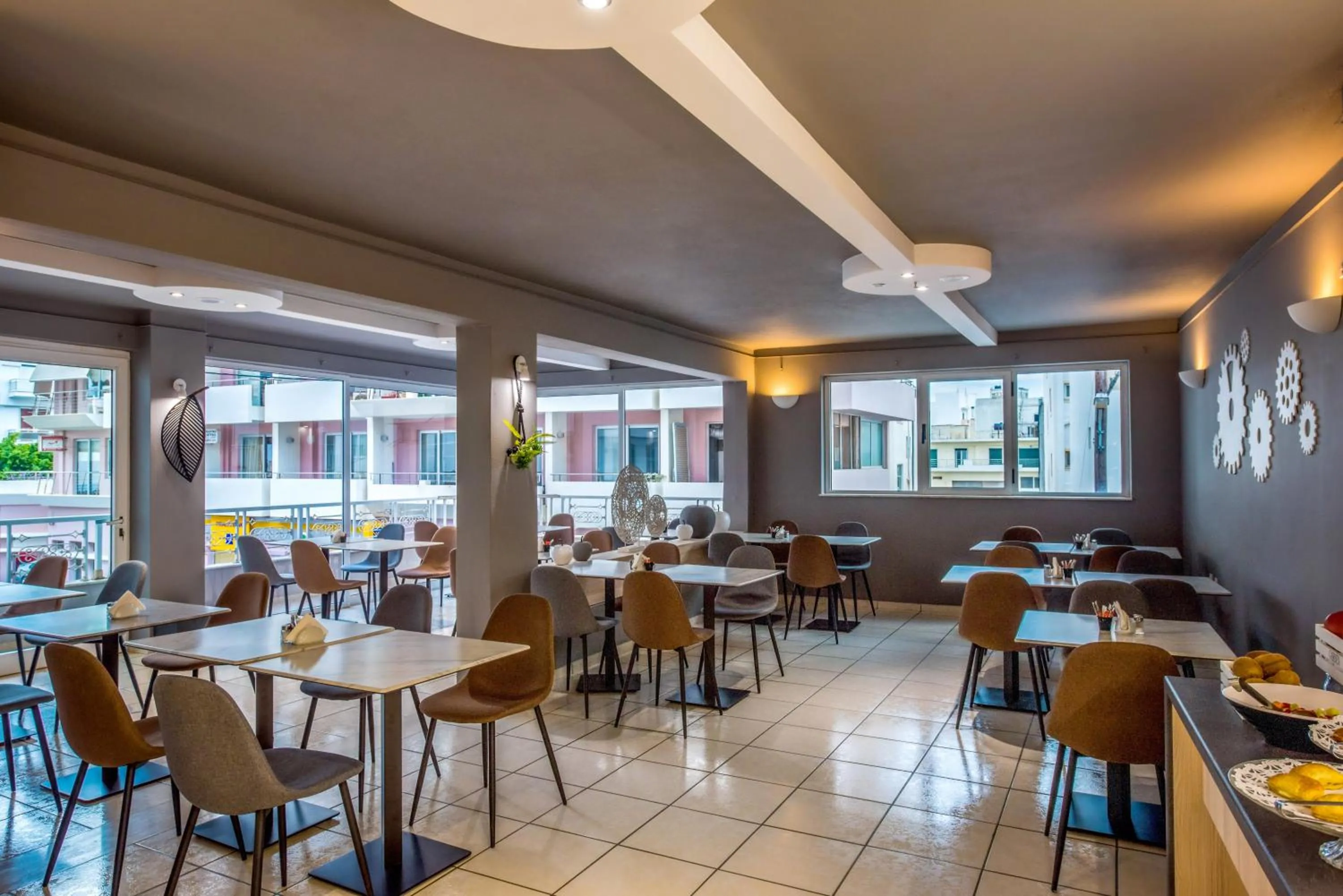 Restaurant/places to eat in Galaxy Hotel