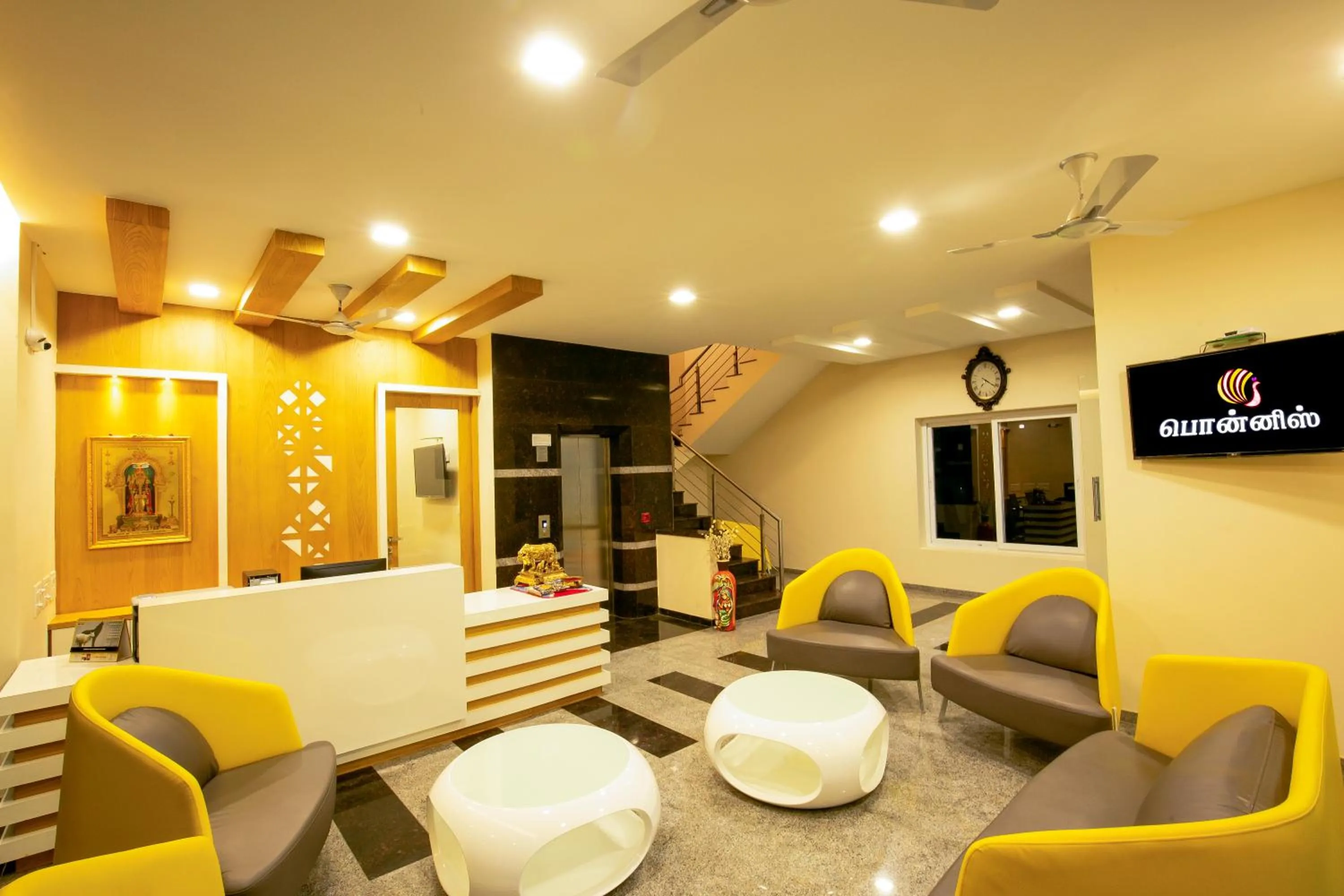 Lobby or reception in Ponnis Hotel