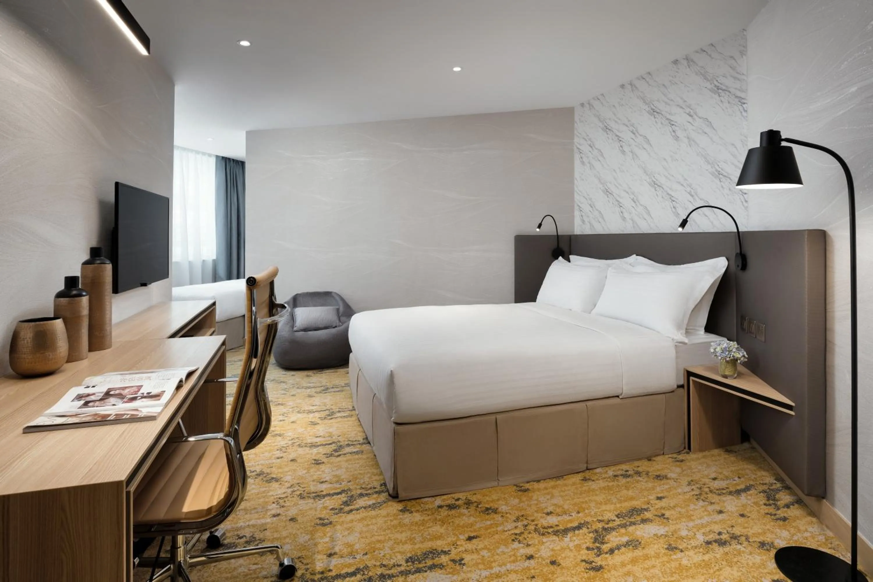 Photo of the whole room, Bed in Park Hotel Hong Kong