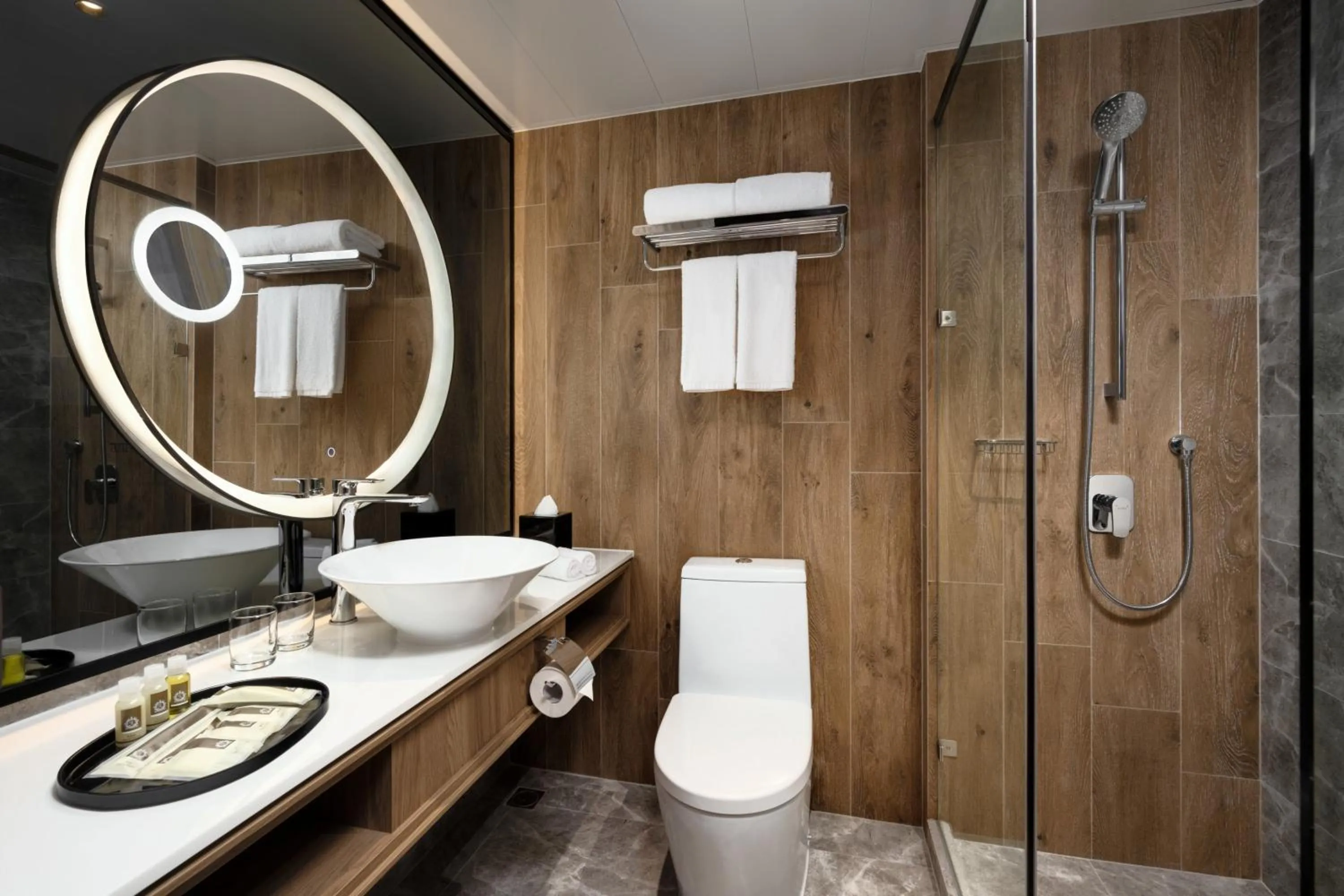 Shower in Park Hotel Hong Kong