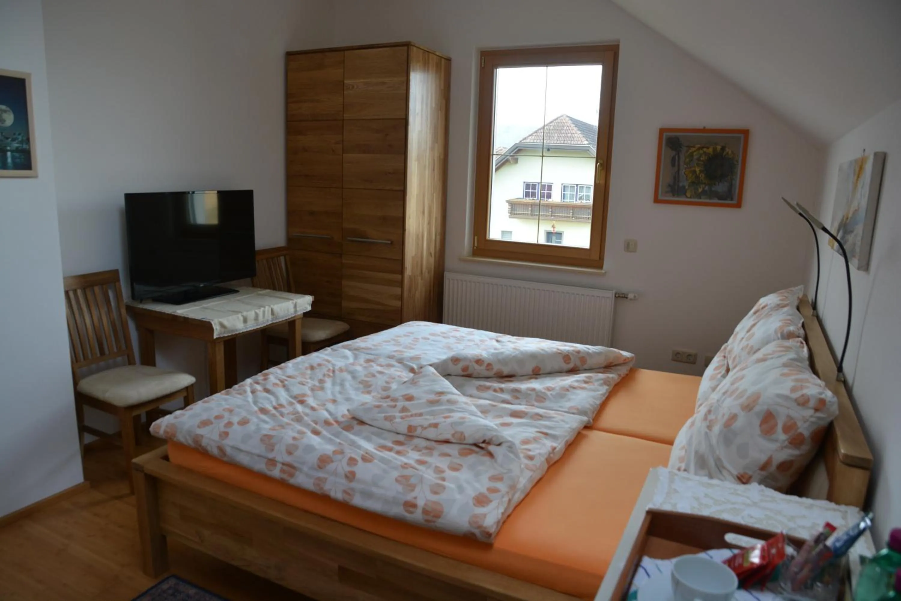 TV and multimedia, Bed in Privatzimmer Marina