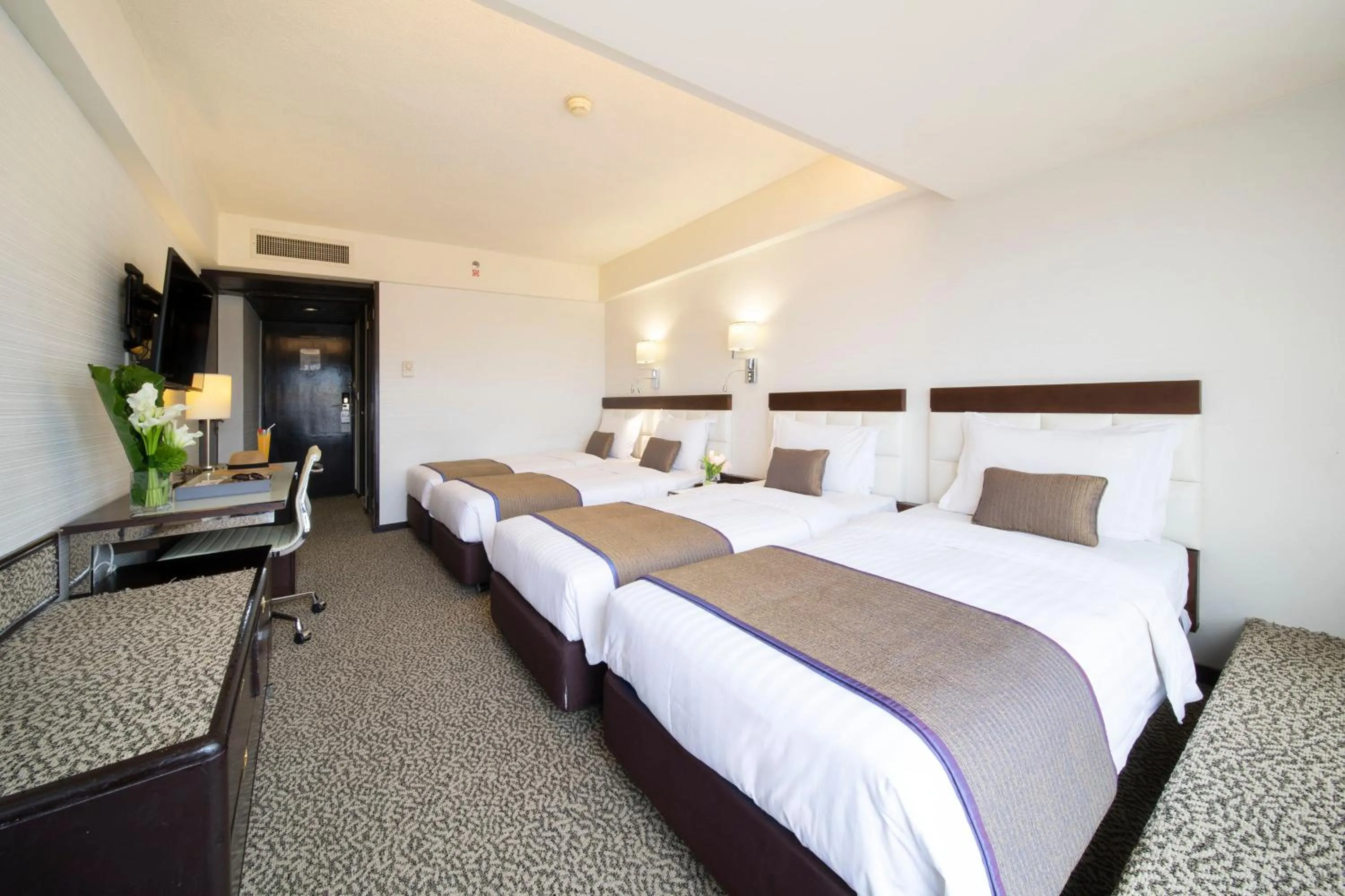 Bed in Regal Oriental Hotel