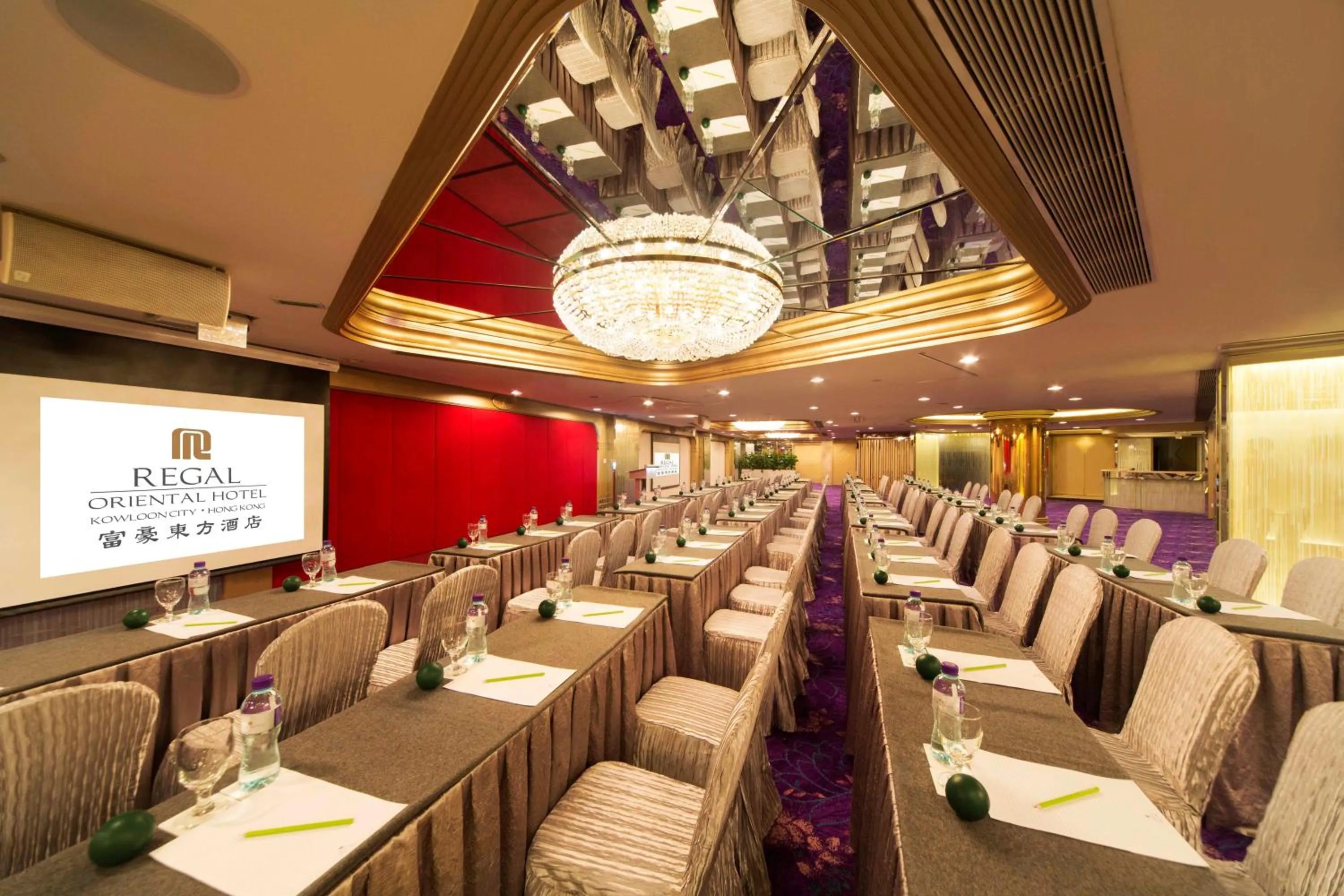 Banquet/Function facilities in Regal Oriental Hotel