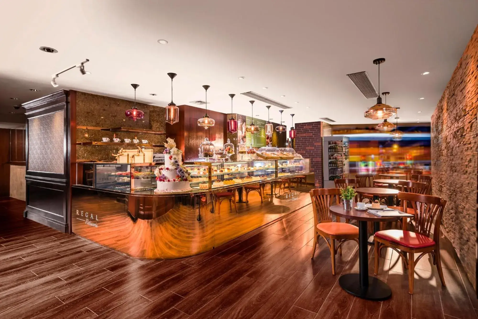 Restaurant/places to eat in Regal Oriental Hotel Restaurant/places to eat in Regal Oriental Hotel