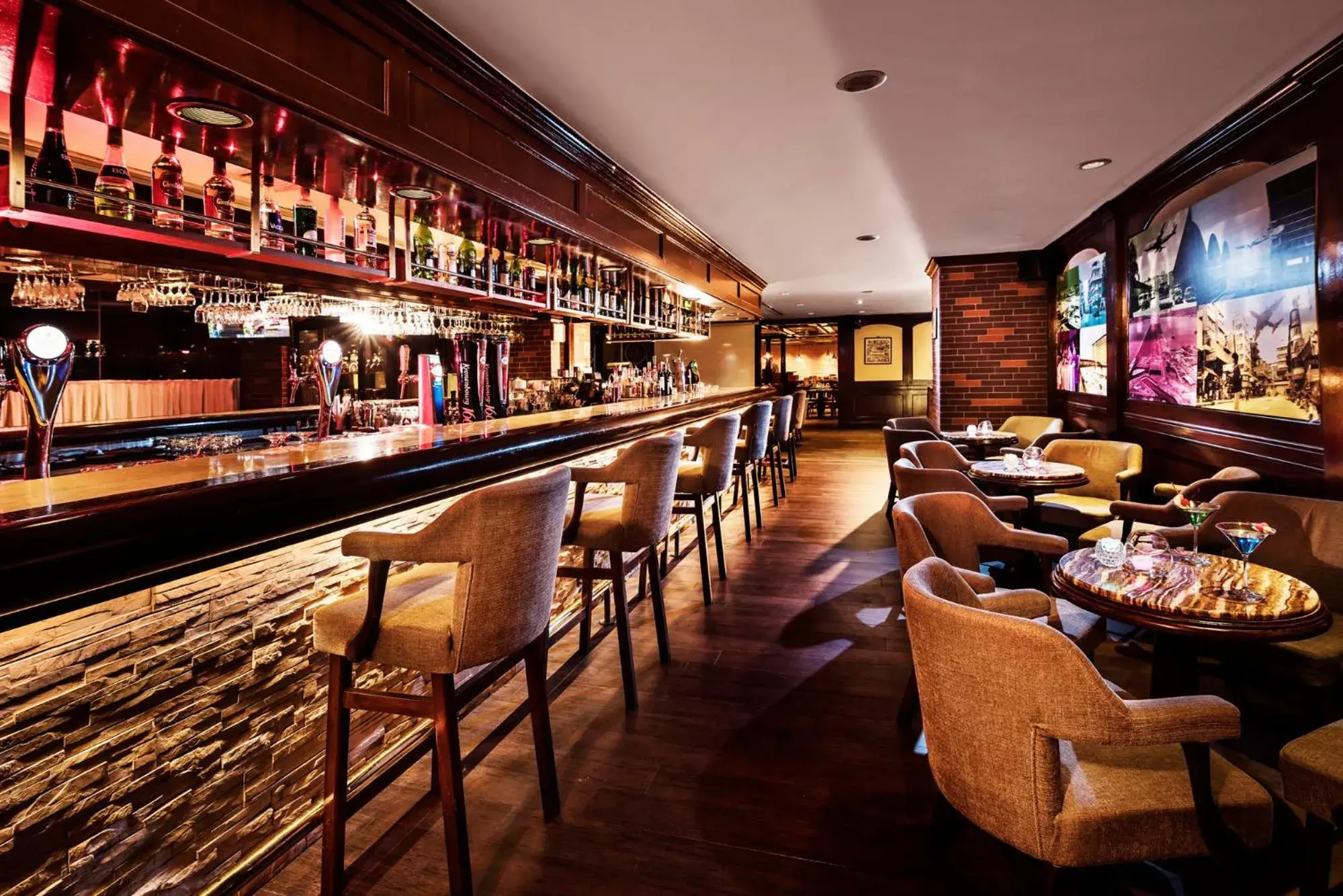 Lounge or bar in Regal Oriental Hotel Lounge or bar in Regal Oriental Hotel