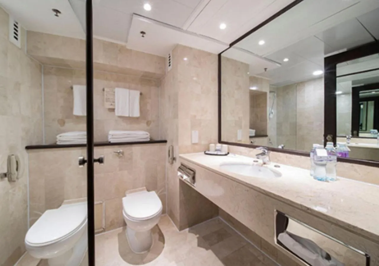 Toilet in Regal Oriental Hotel