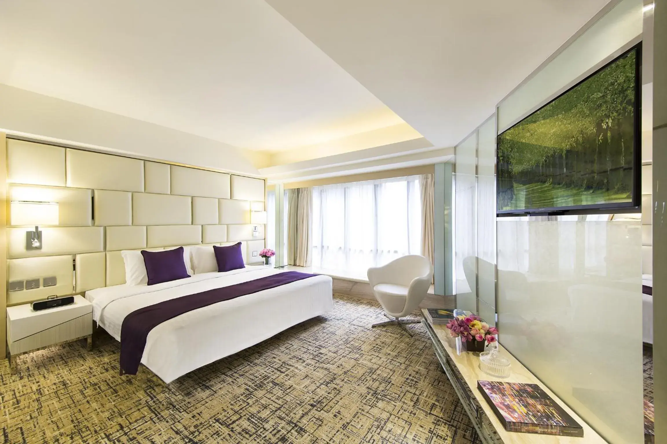 Bed in Regal Oriental Hotel Bed in Regal Oriental Hotel