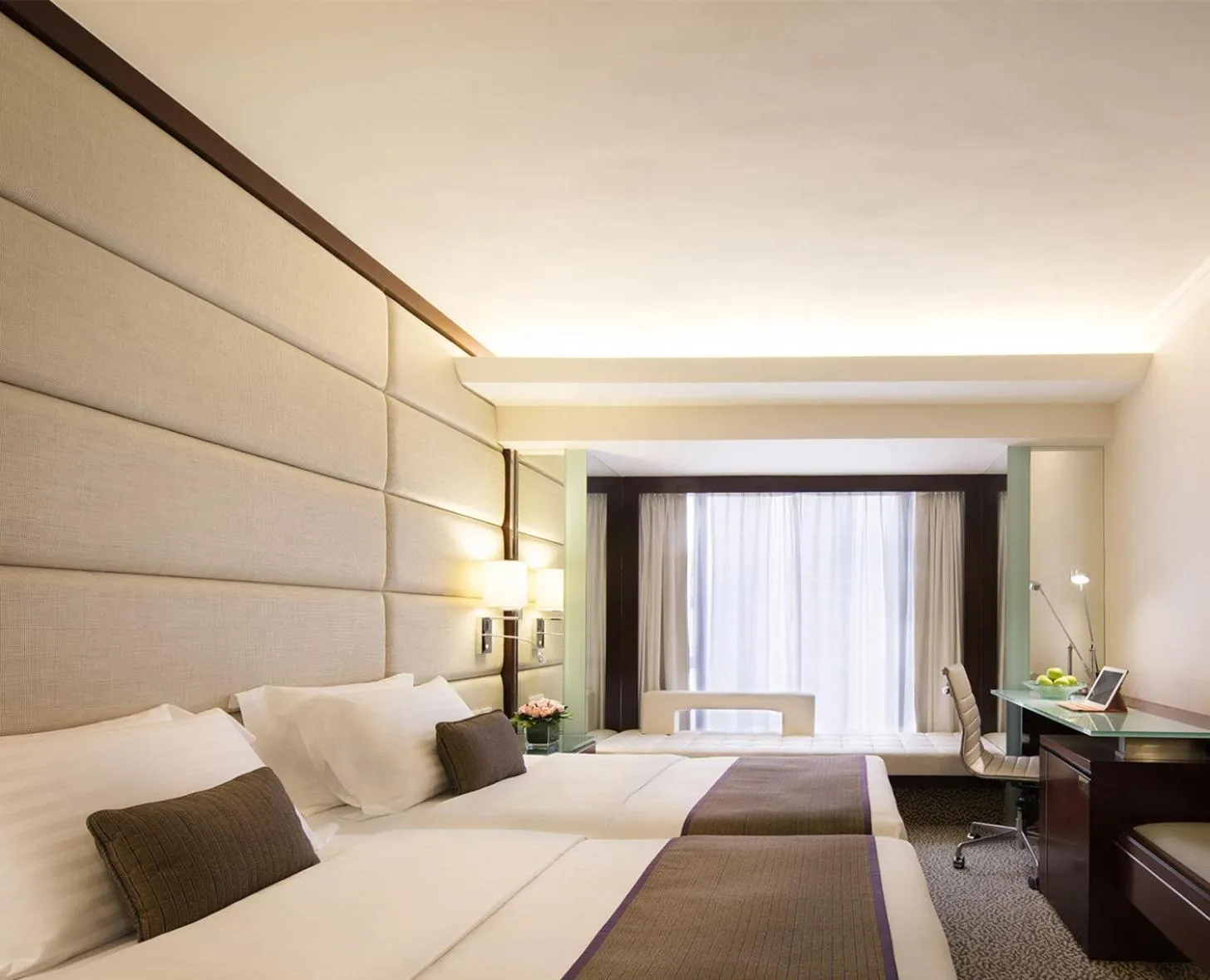 Bedroom, Bed in Regal Kowloon Hotel