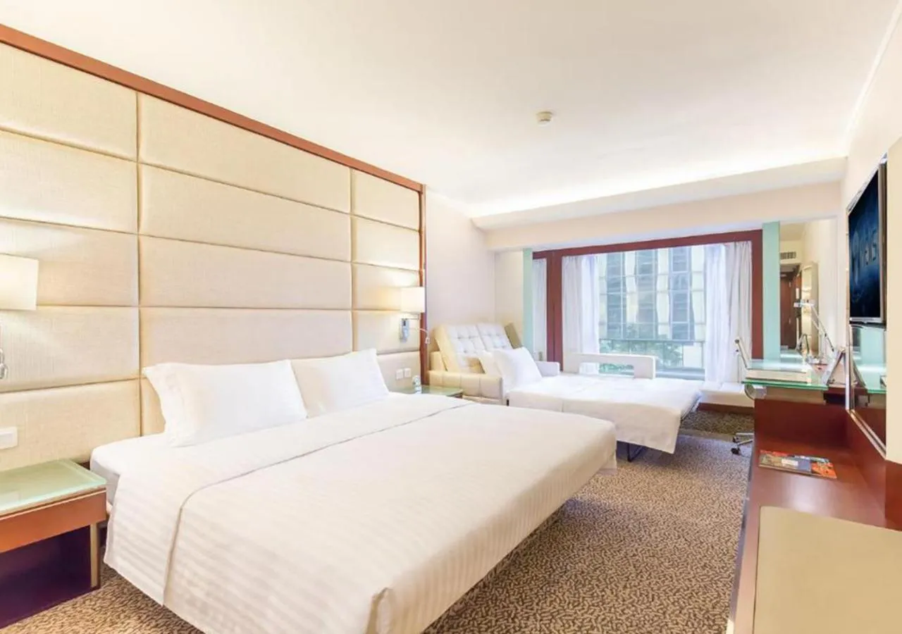 Bedroom, Bed in Regal Kowloon Hotel