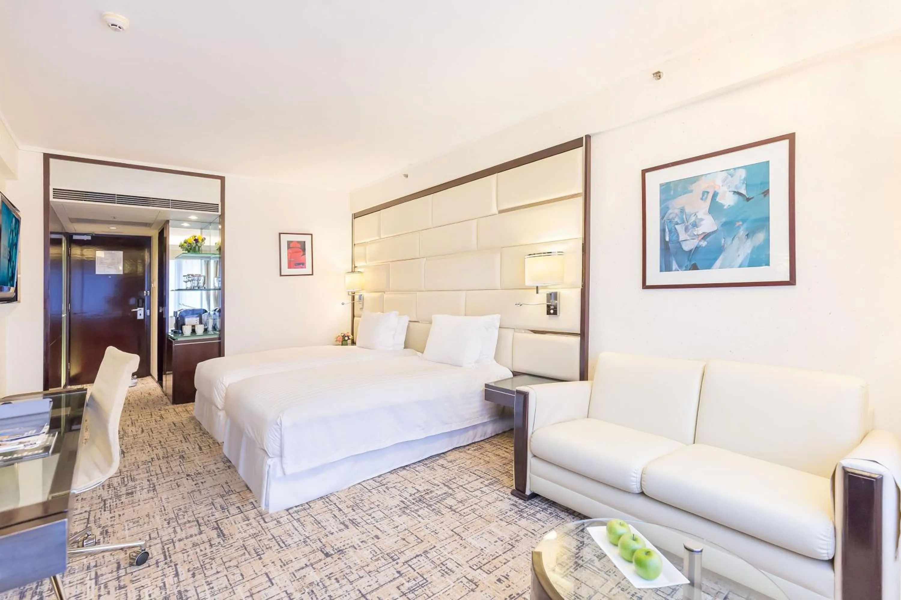 Bedroom, Bed in Regal Airport Hotel