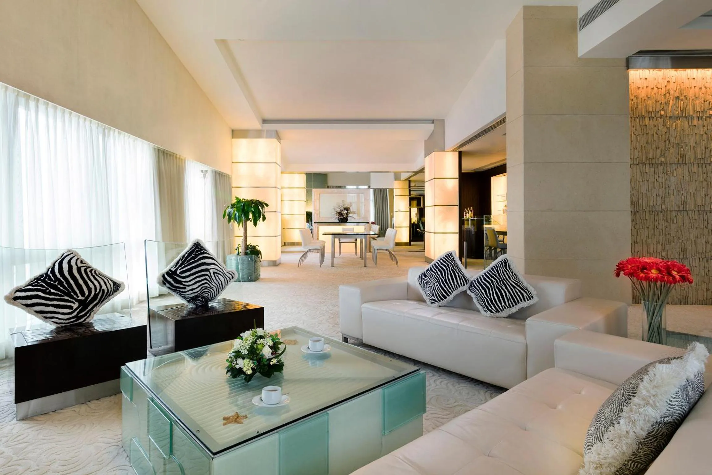 Living room in Regal Airport Hotel