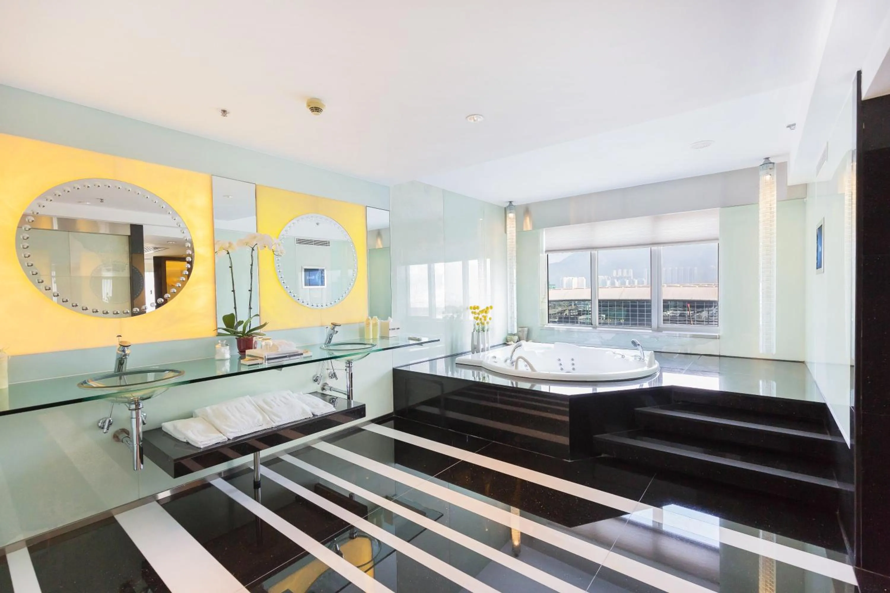 Bathroom in Regal Airport Hotel