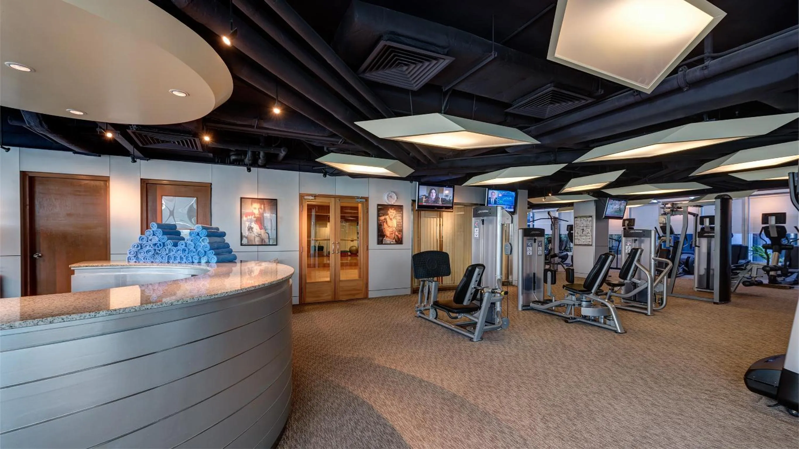 Fitness centre/facilities in Regal Airport Hotel
