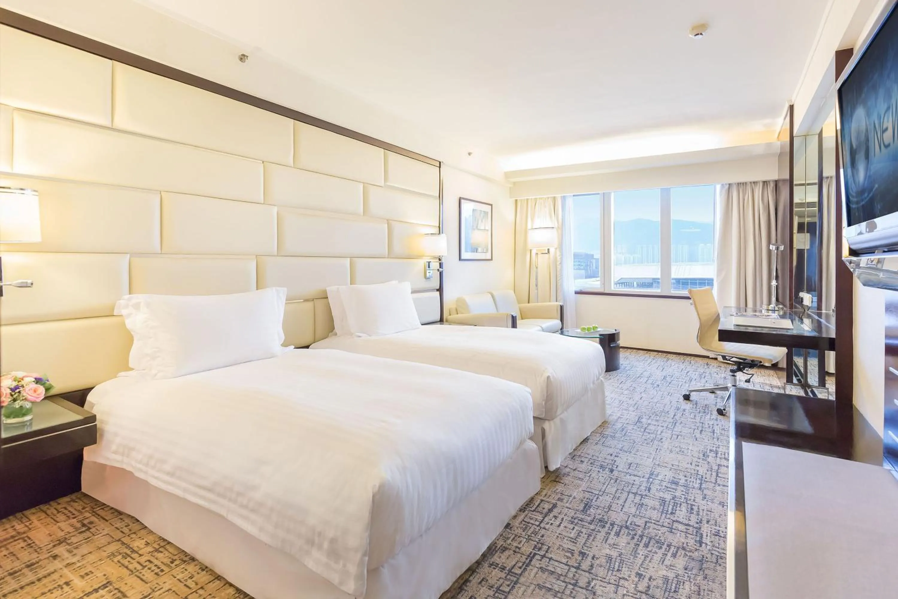 Bedroom, Bed in Regal Airport Hotel