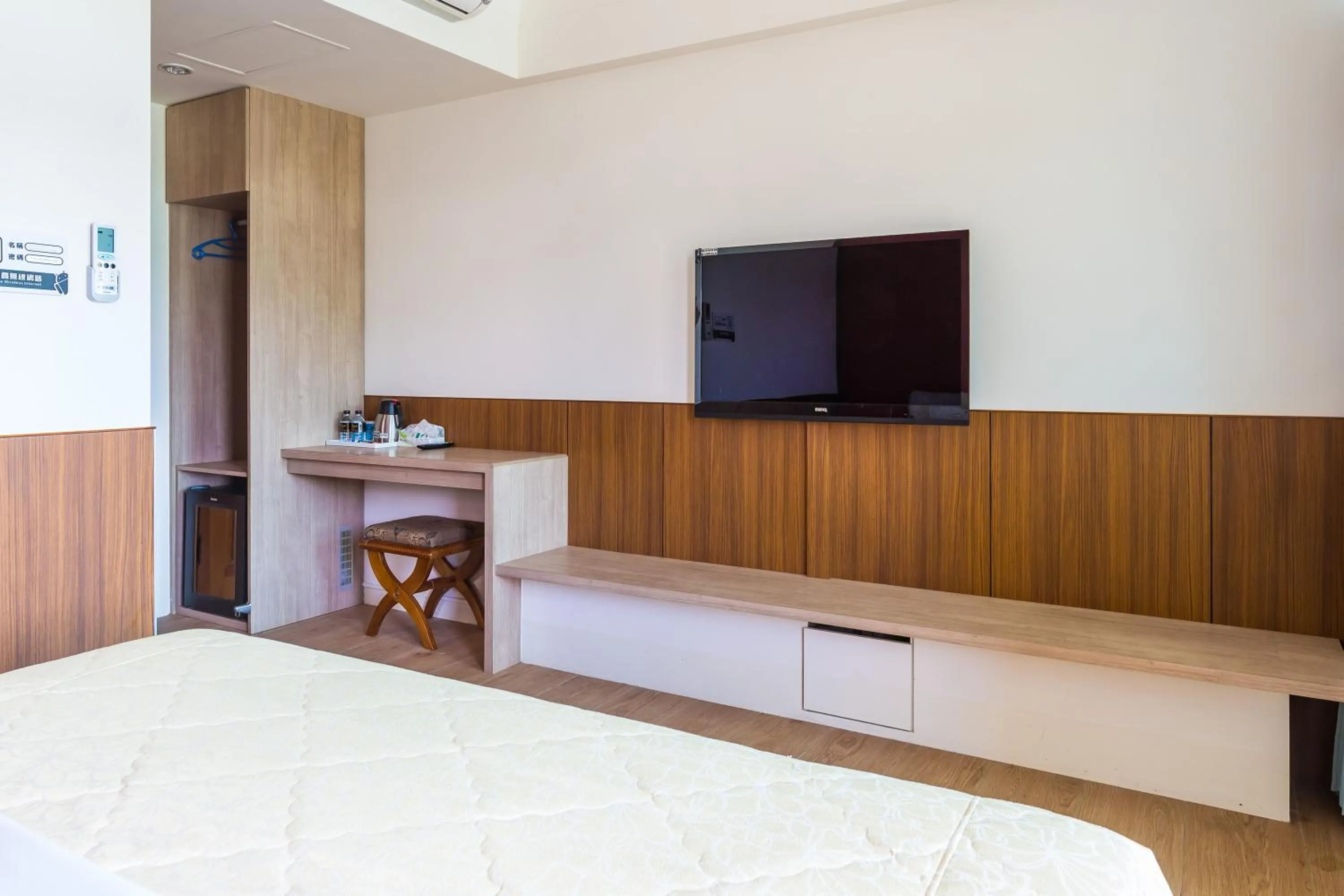 TV and multimedia, Bed in Kenting Maya-House B&B