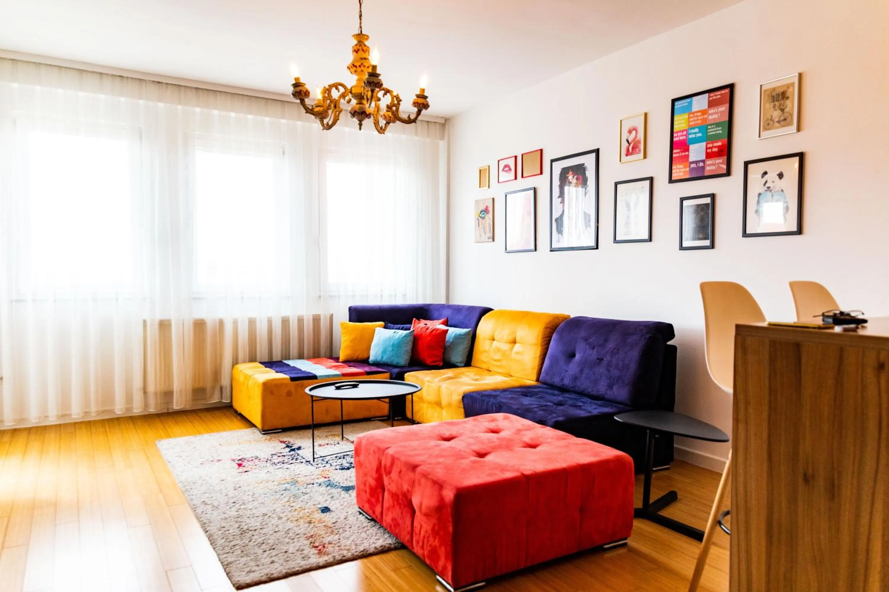 TV and multimedia in Modern apartment with a view feels like home