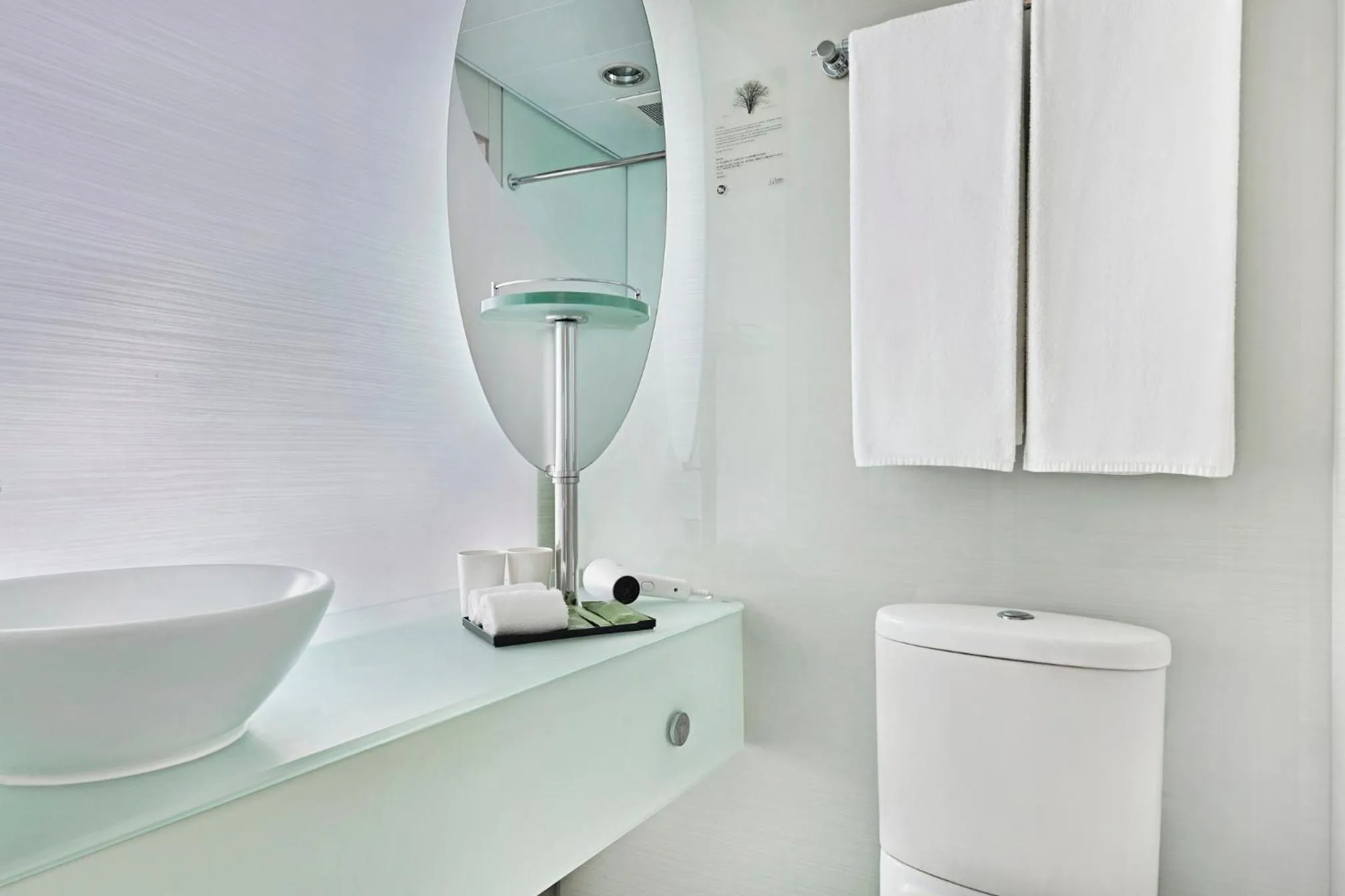 Bathroom in Rambler Garden Hotel