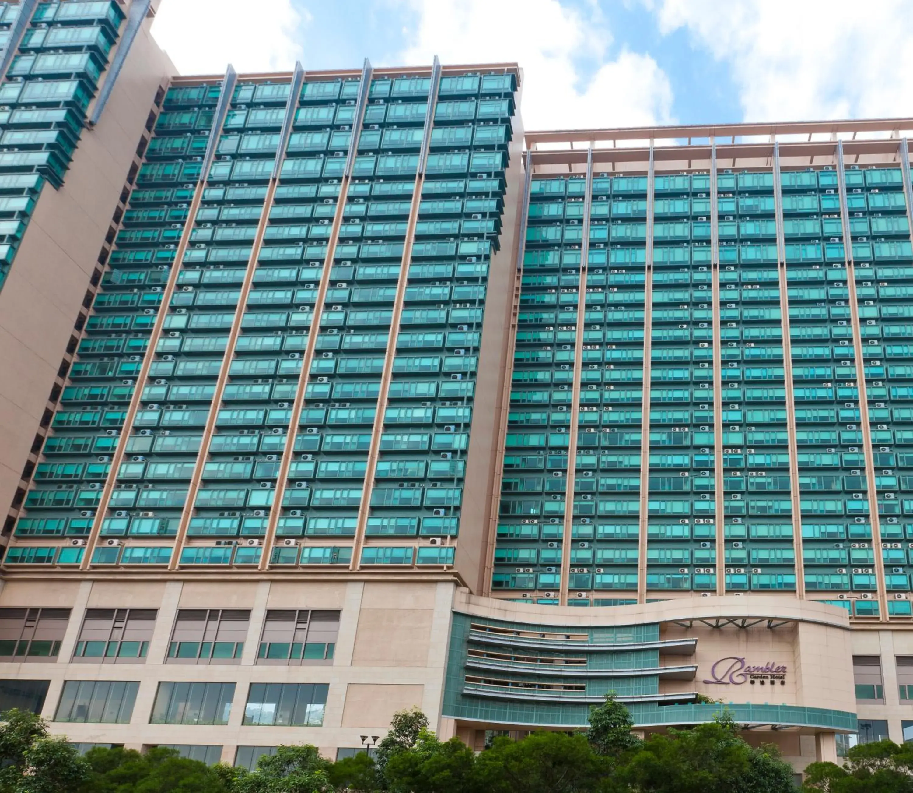 Facade/entrance in Rambler Garden Hotel Facade/entrance in Rambler Garden Hotel