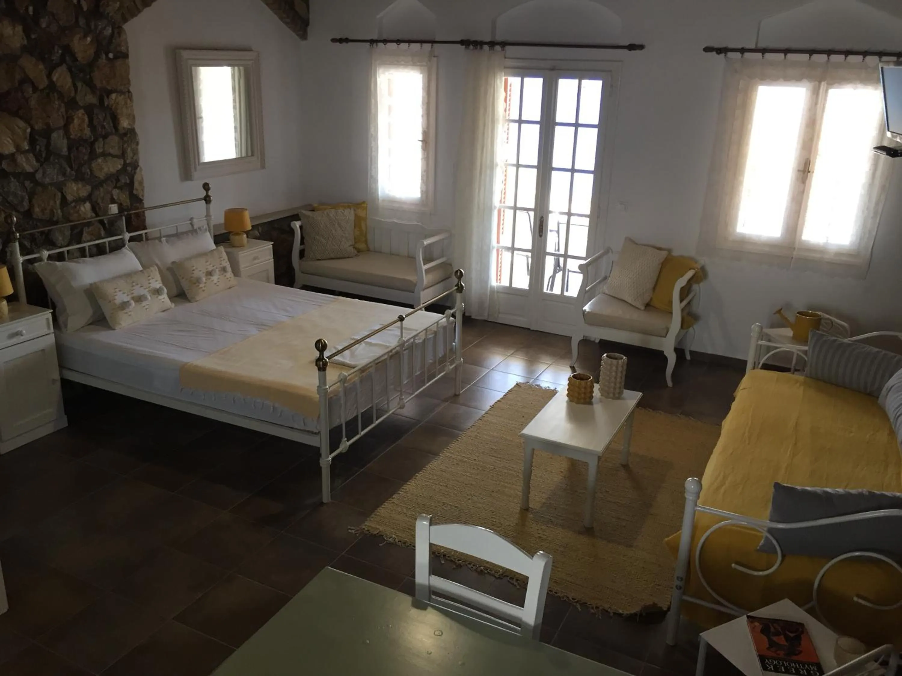 Living room, Bed in Vareladiko studios