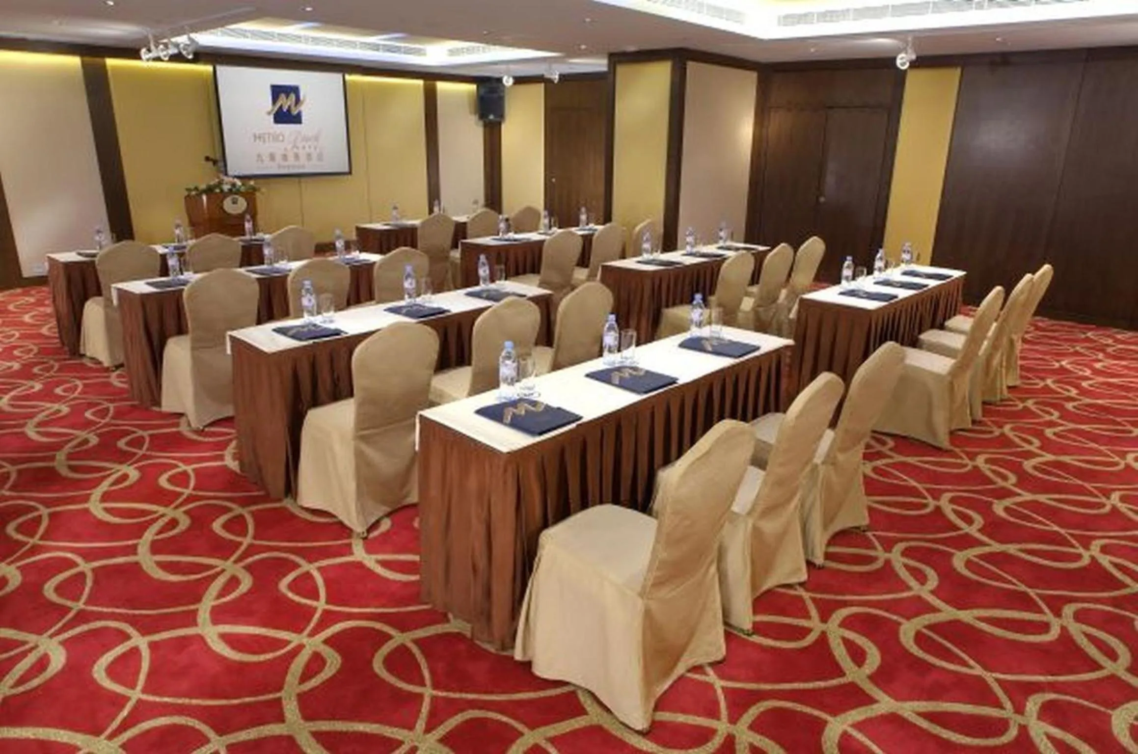 Business facilities in Metropark Hotel Kowloon