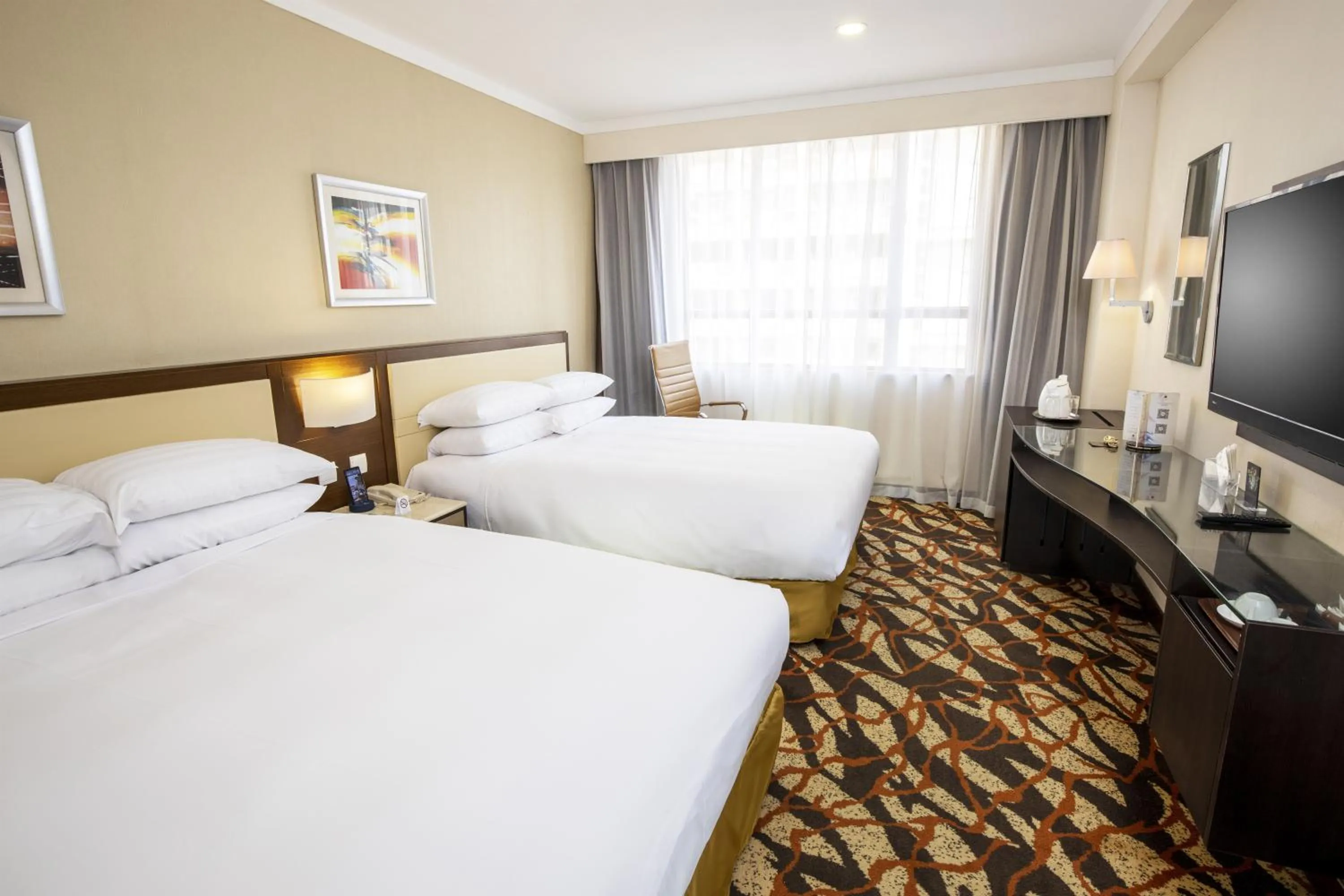 Photo of the whole room, Bed in Metropark Hotel Kowloon