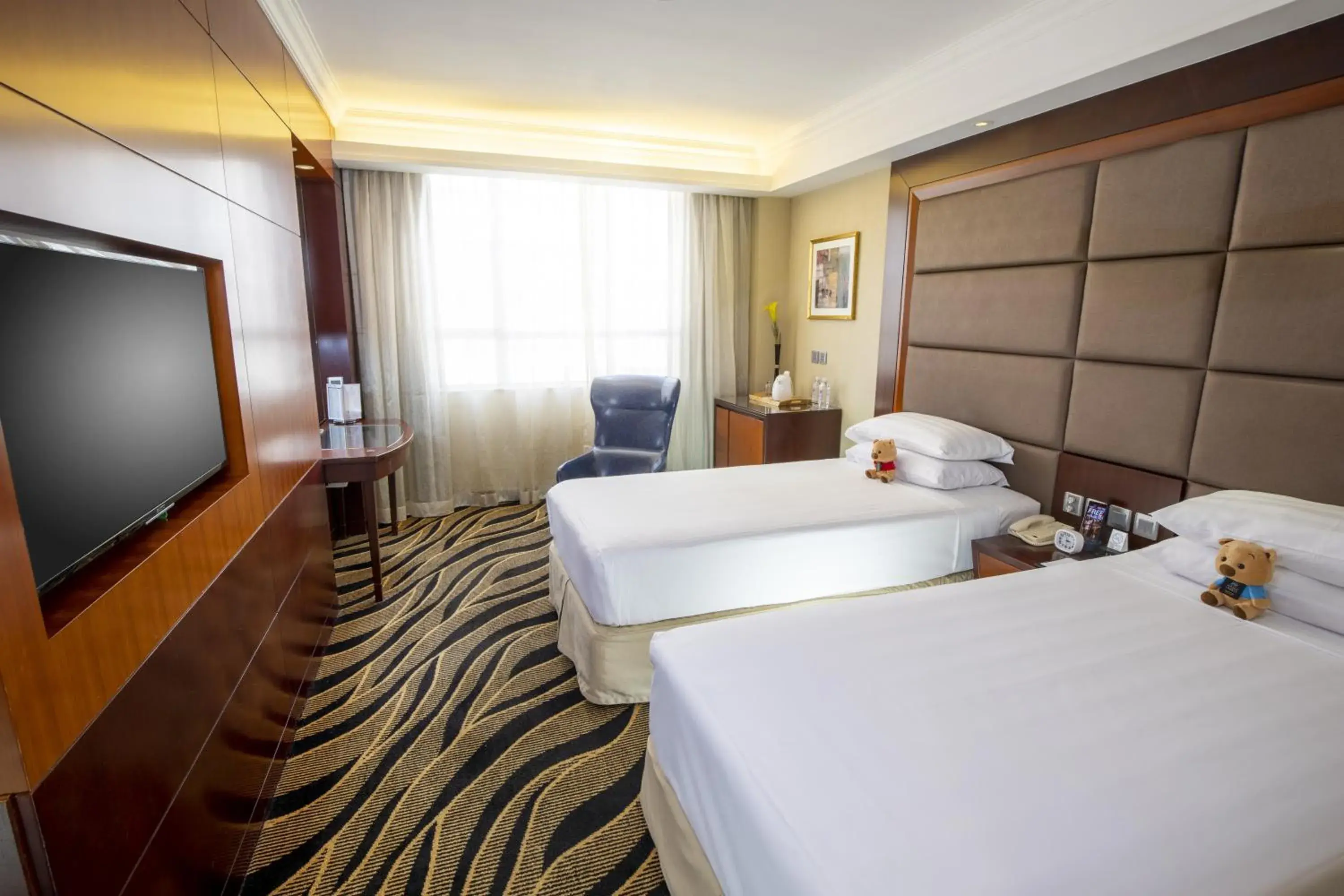 Photo of the whole room, Bed in Metropark Hotel Kowloon Photo of the whole room, Bed in Metropark Hotel Kowloon