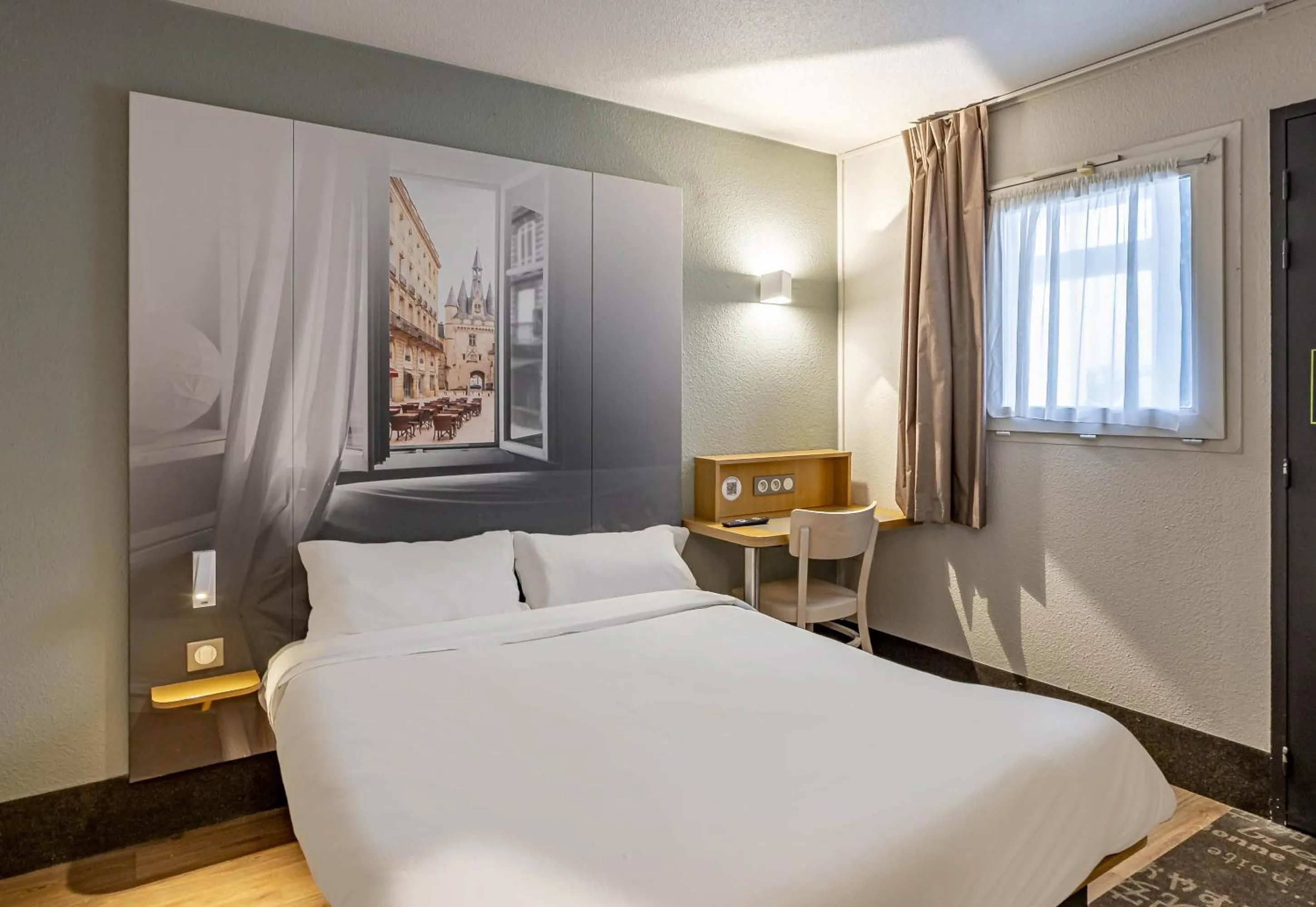 Bedroom, Bed in B&B HOTEL Bordeaux Mérignac Hôtel de Ville