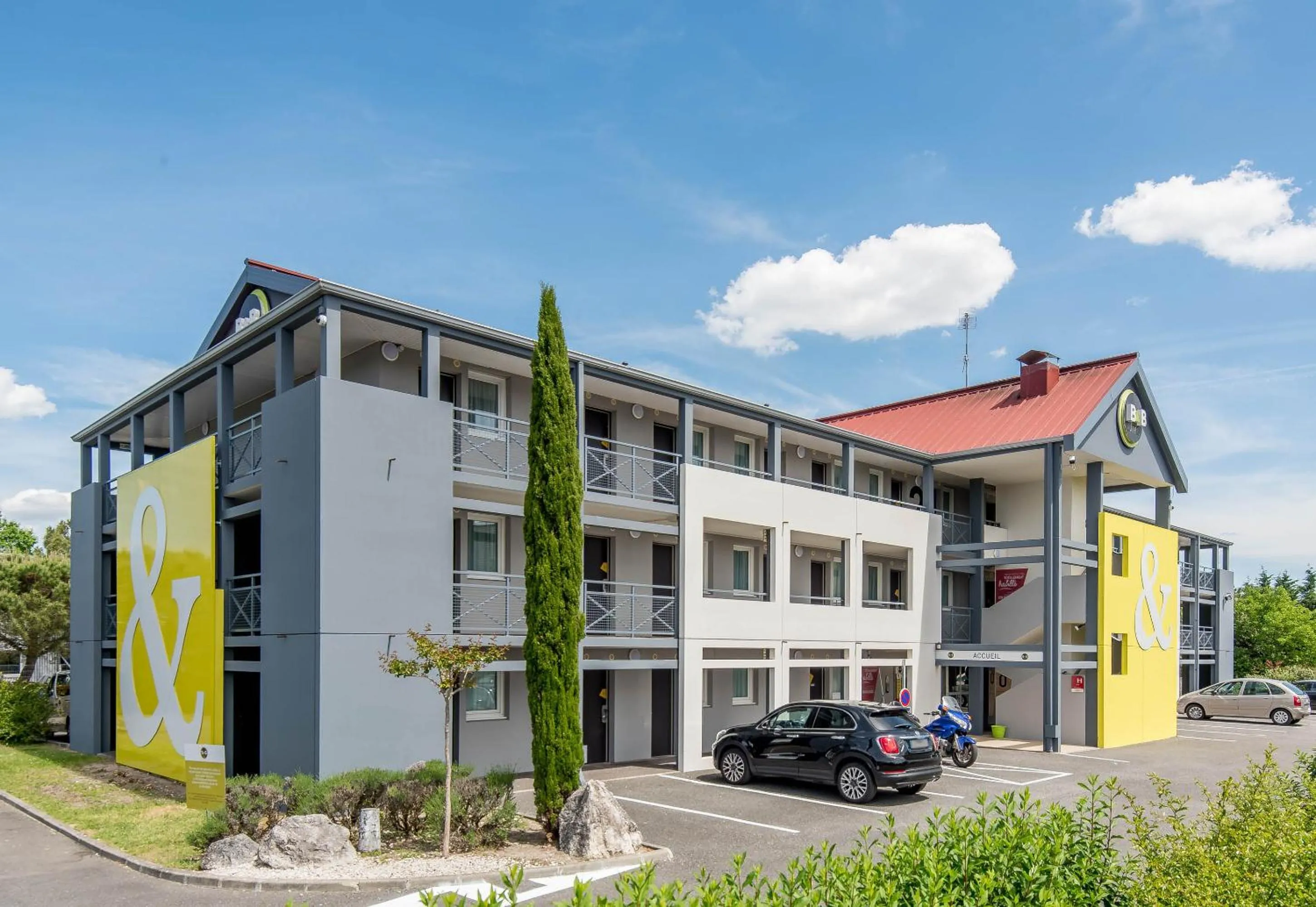 Property building in B&B HOTEL Bordeaux Mérignac Hôtel de Ville
