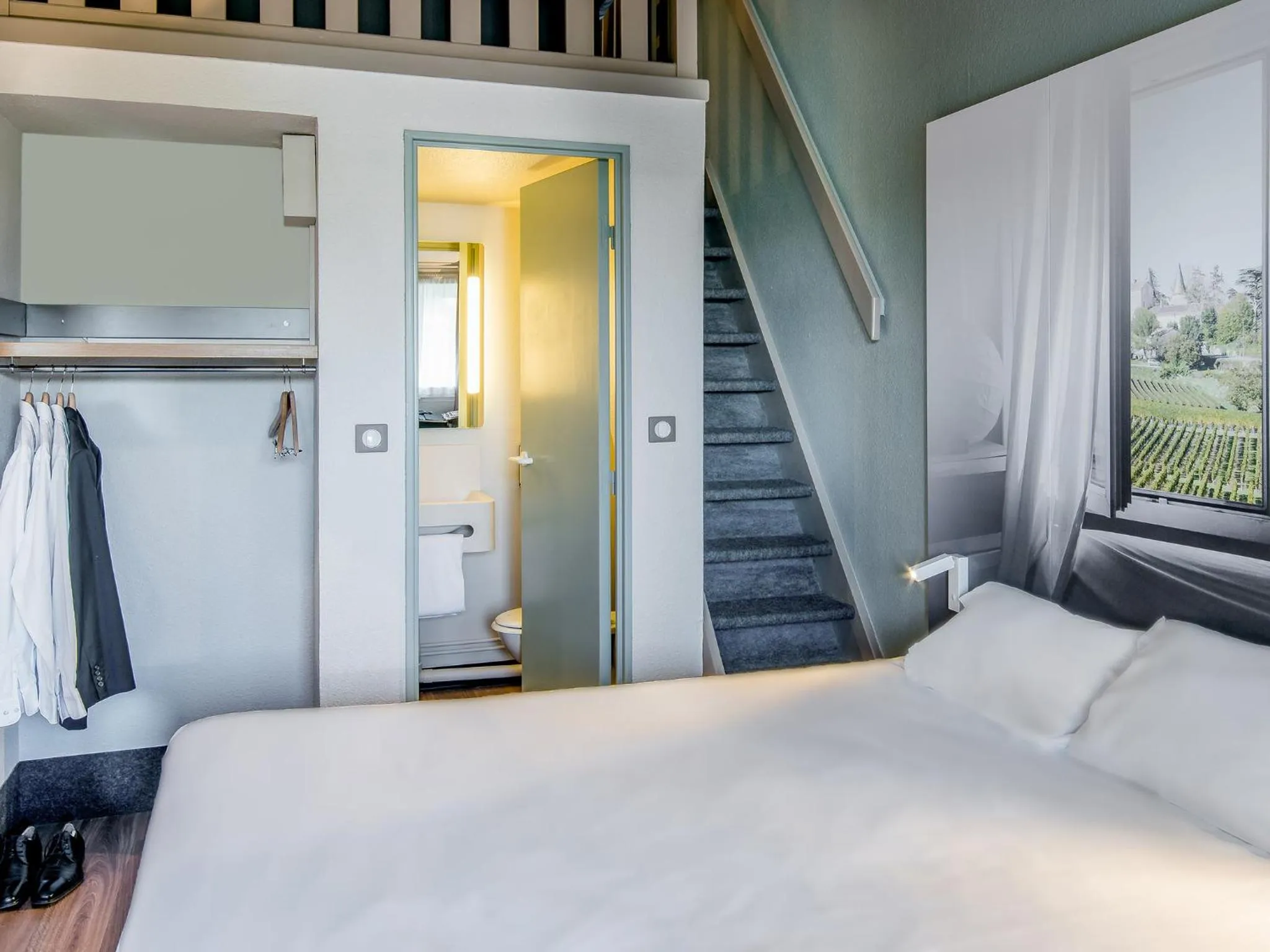 Bed in B&B HOTEL Bordeaux Mérignac Hôtel de Ville