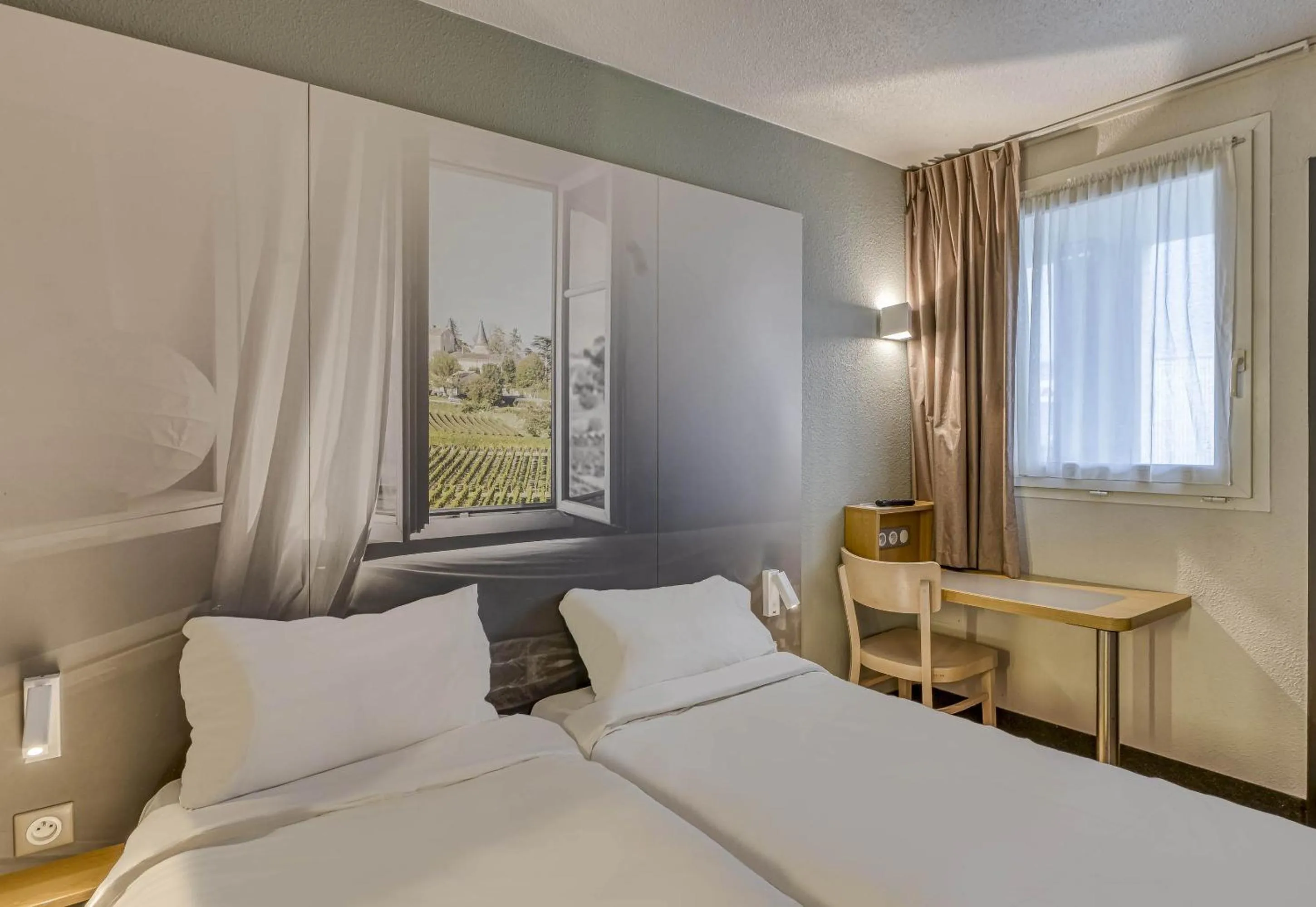 Bedroom, Bed in B&B HOTEL Bordeaux Mérignac Hôtel de Ville