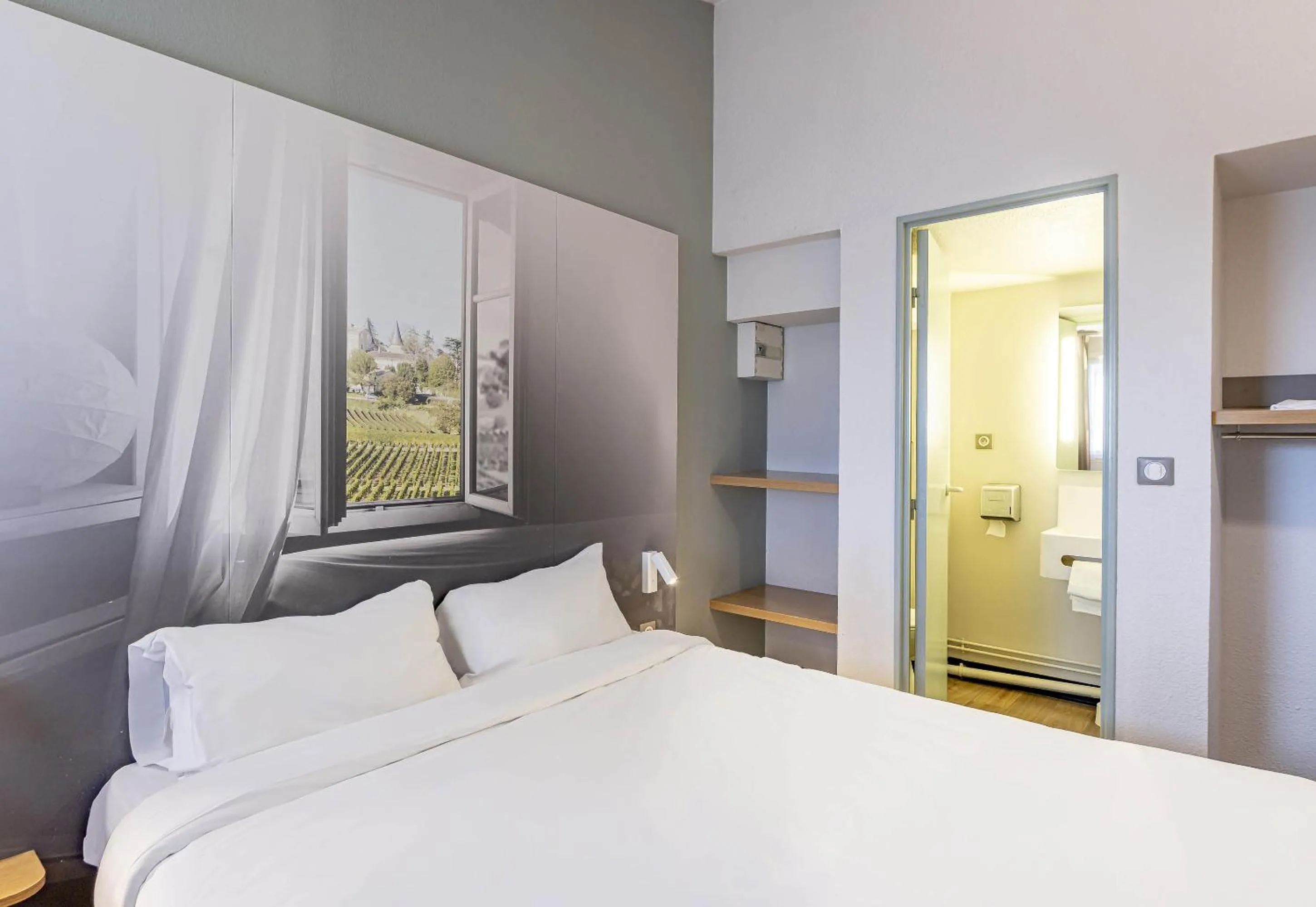 Bedroom, Bed in B&B HOTEL Bordeaux Mérignac Hôtel de Ville