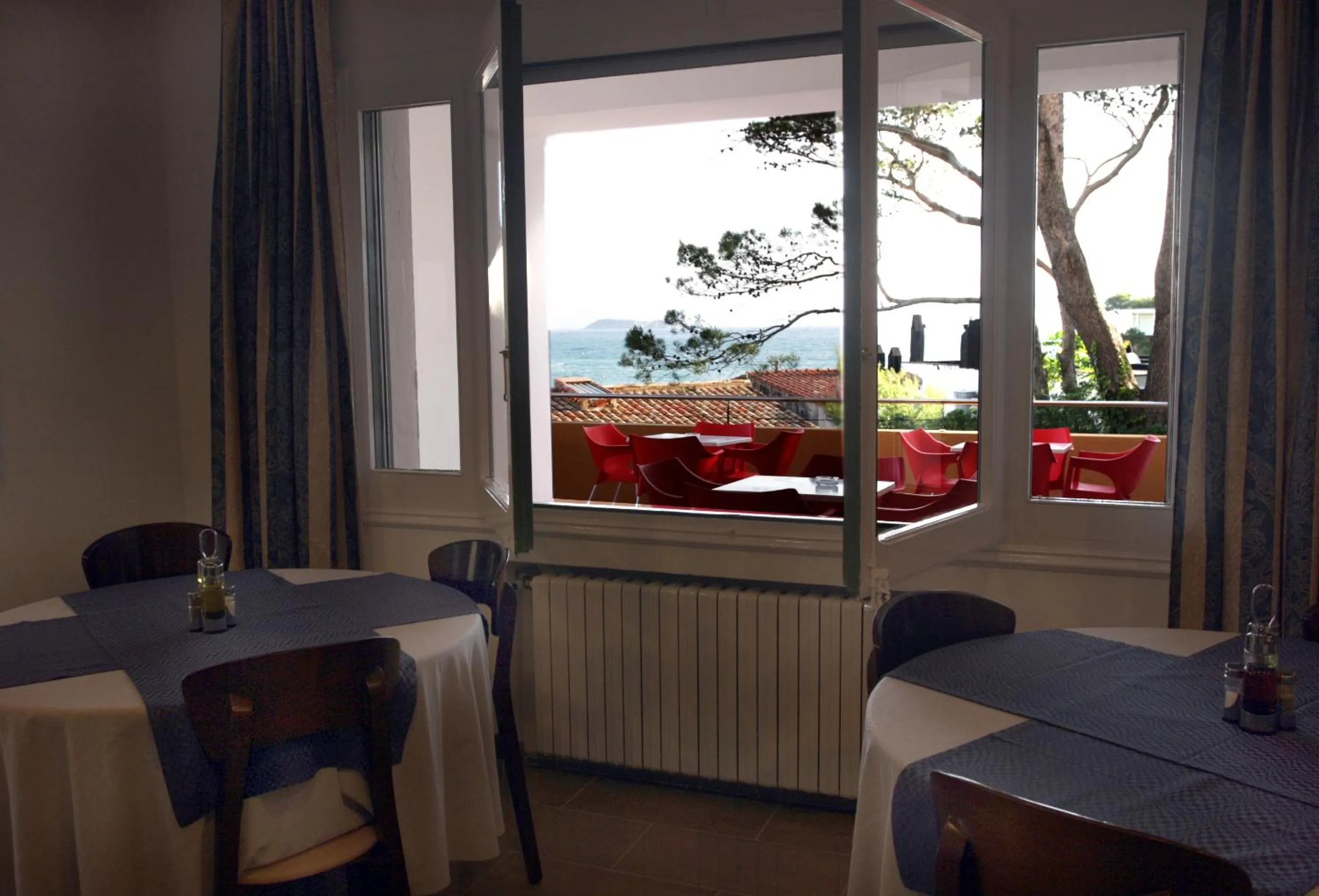 Restaurant/places to eat in Hotel Sa Riera