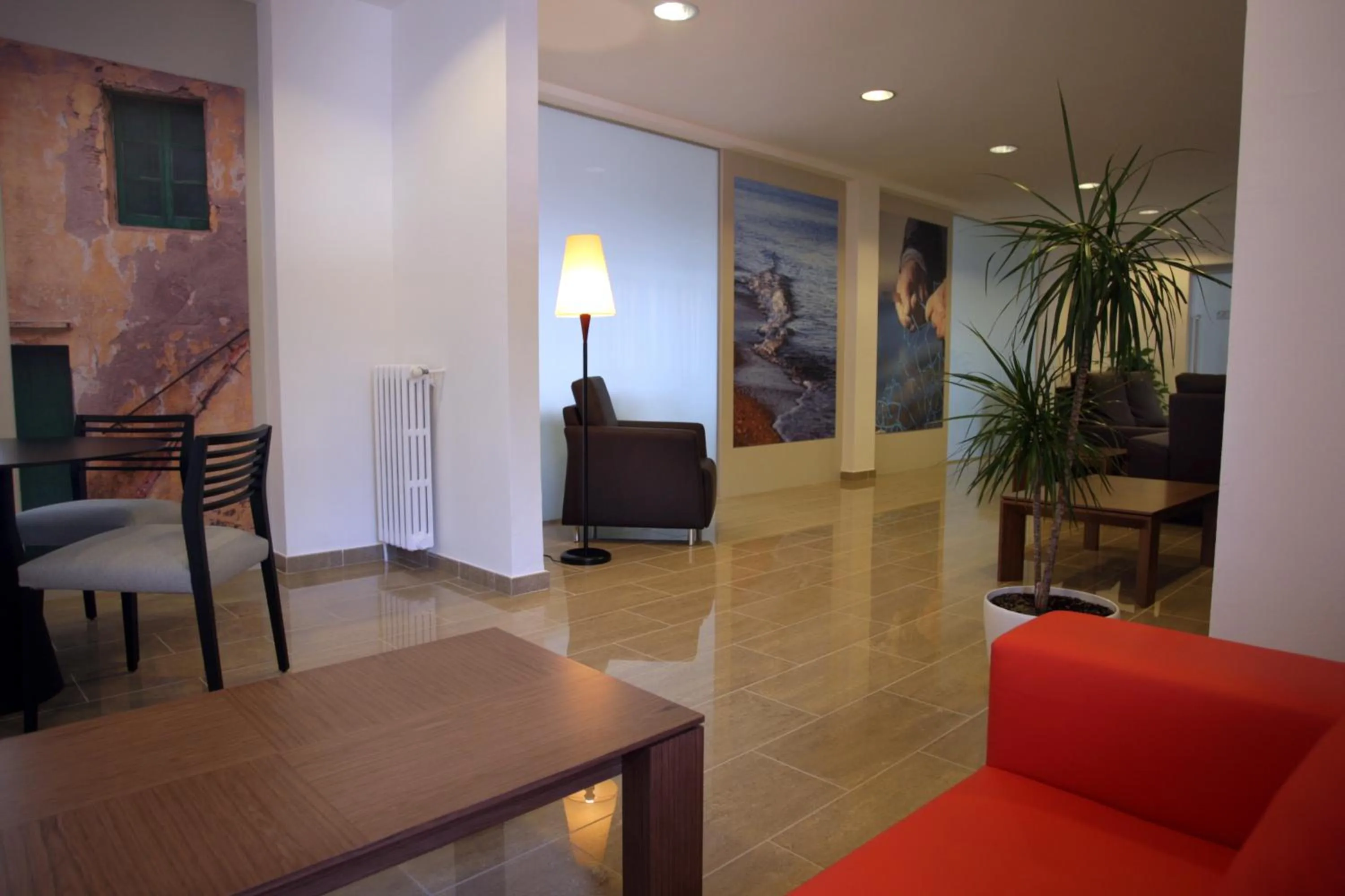 Communal lounge/ TV room in Hotel Sa Riera