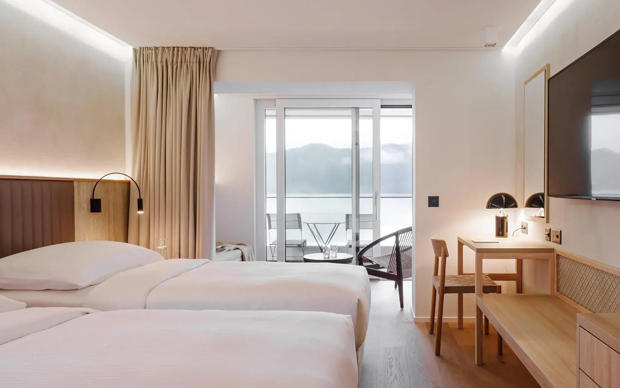 Superior Double Room with Lake View in Campus Hotel Hertenstein Superior Double Room with Lake View in Campus Hotel Hertenstein