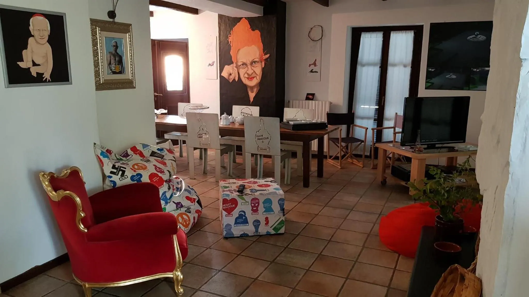 Communal lounge/ TV room in Sinilù B&B