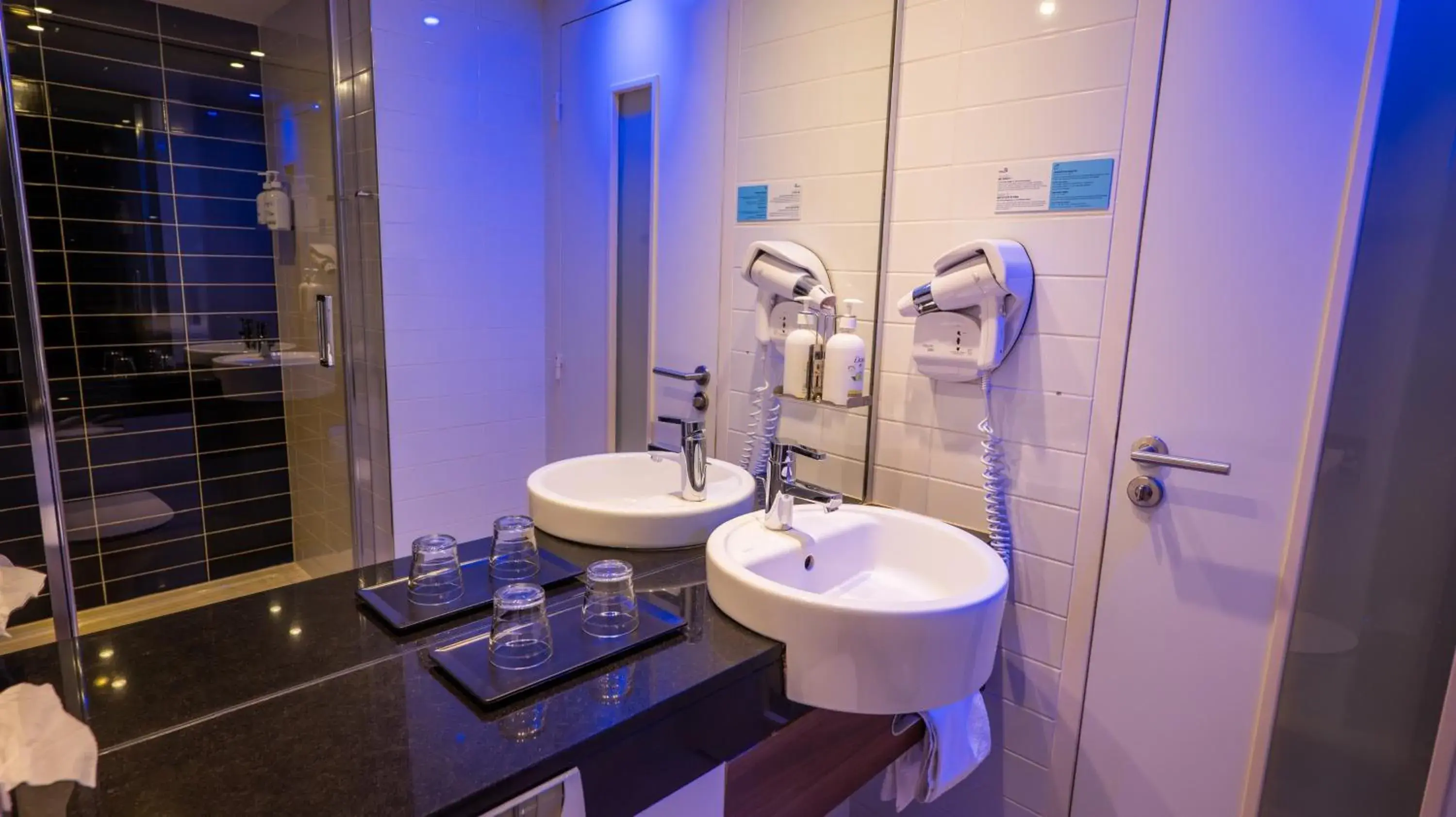 Standard Queen Room - Free Breakfast in Holiday Inn Express Dijon by IHG Standard Queen Room - Free Breakfast in Holiday Inn Express Dijon by IHG