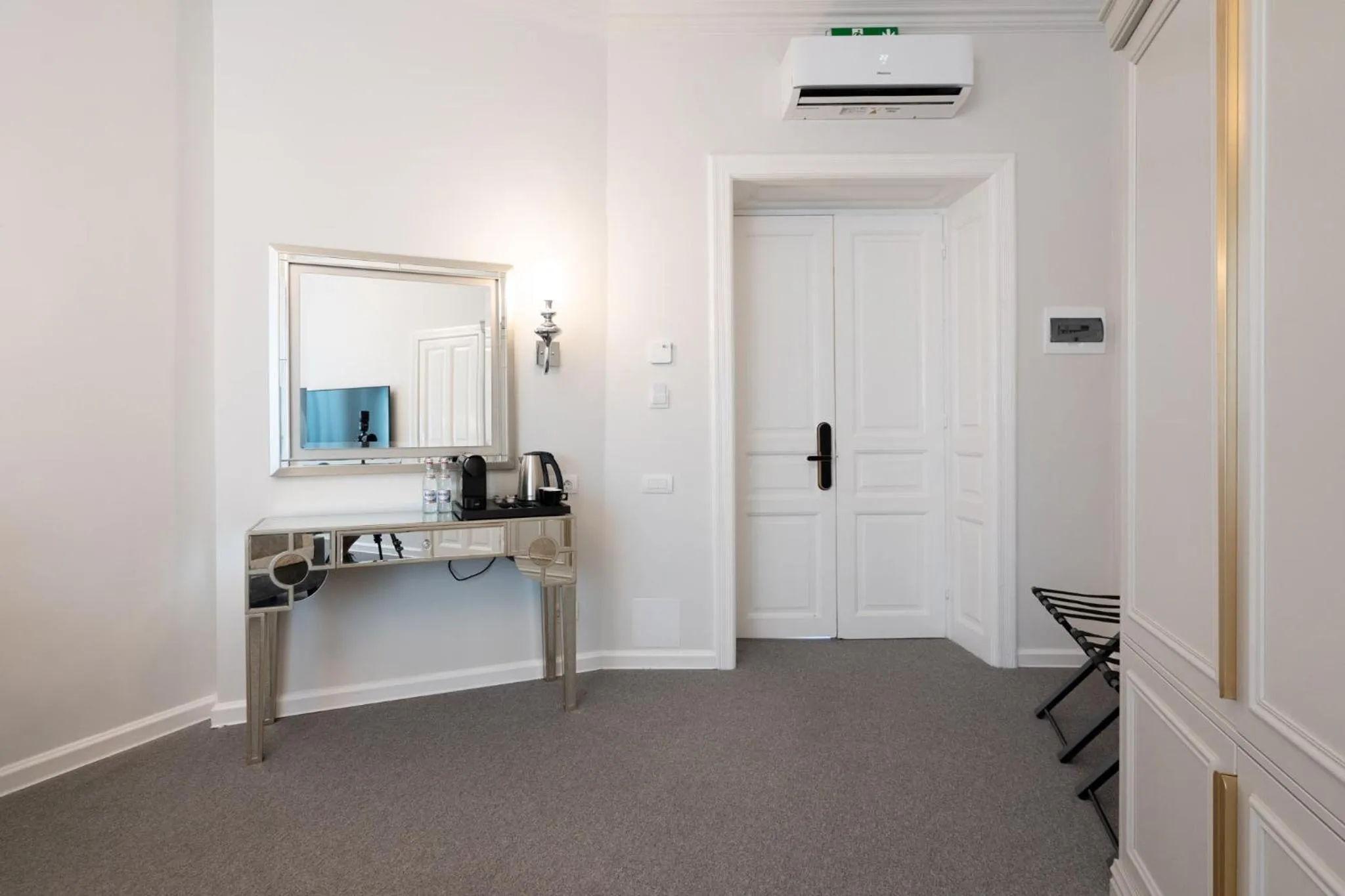 Bed in HIGHLINE DOWNTOWN ApartHotel OLDTOWN UNIRII SQUARE