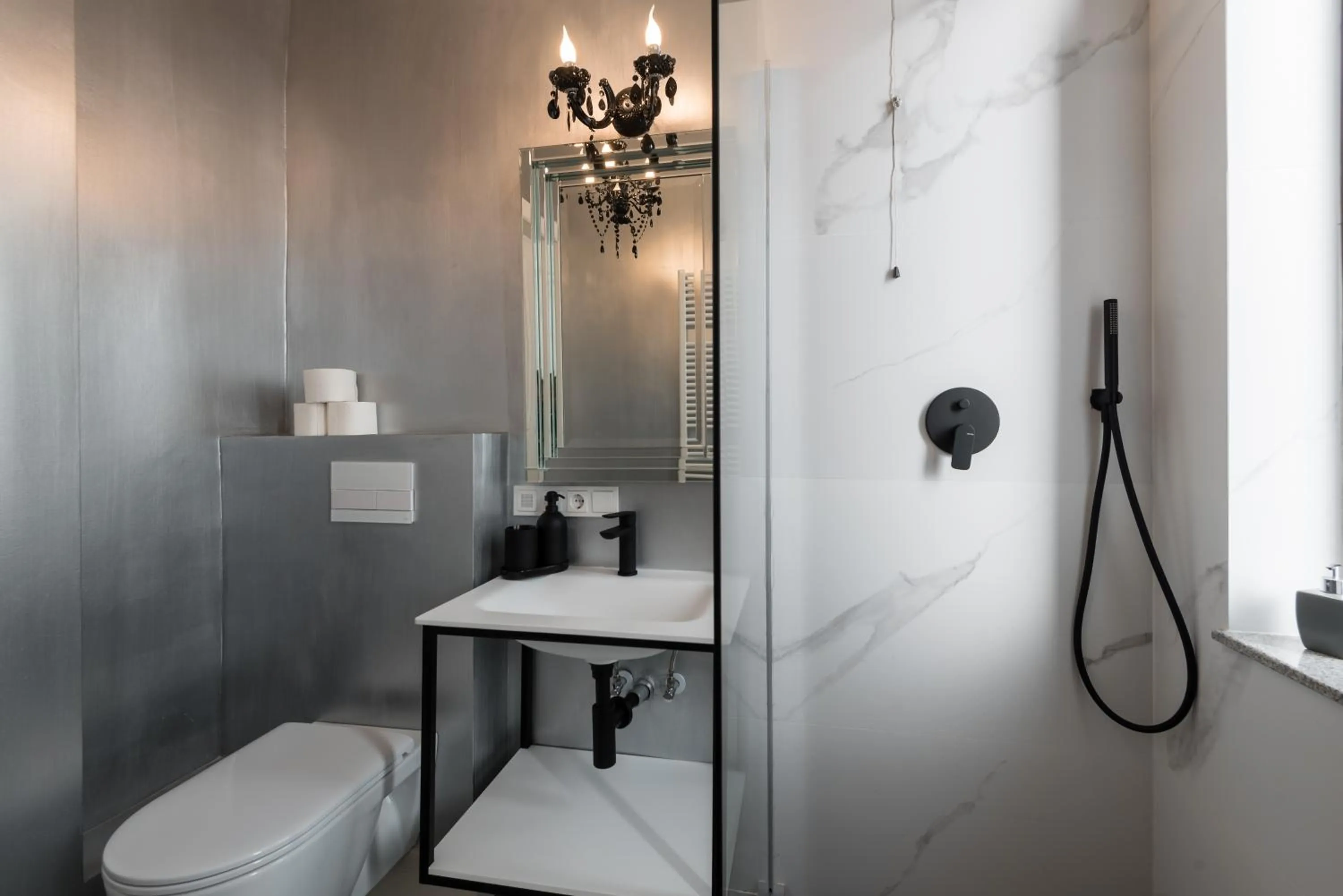 Shower in HIGHLINE DOWNTOWN ApartHotel OLDTOWN UNIRII SQUARE