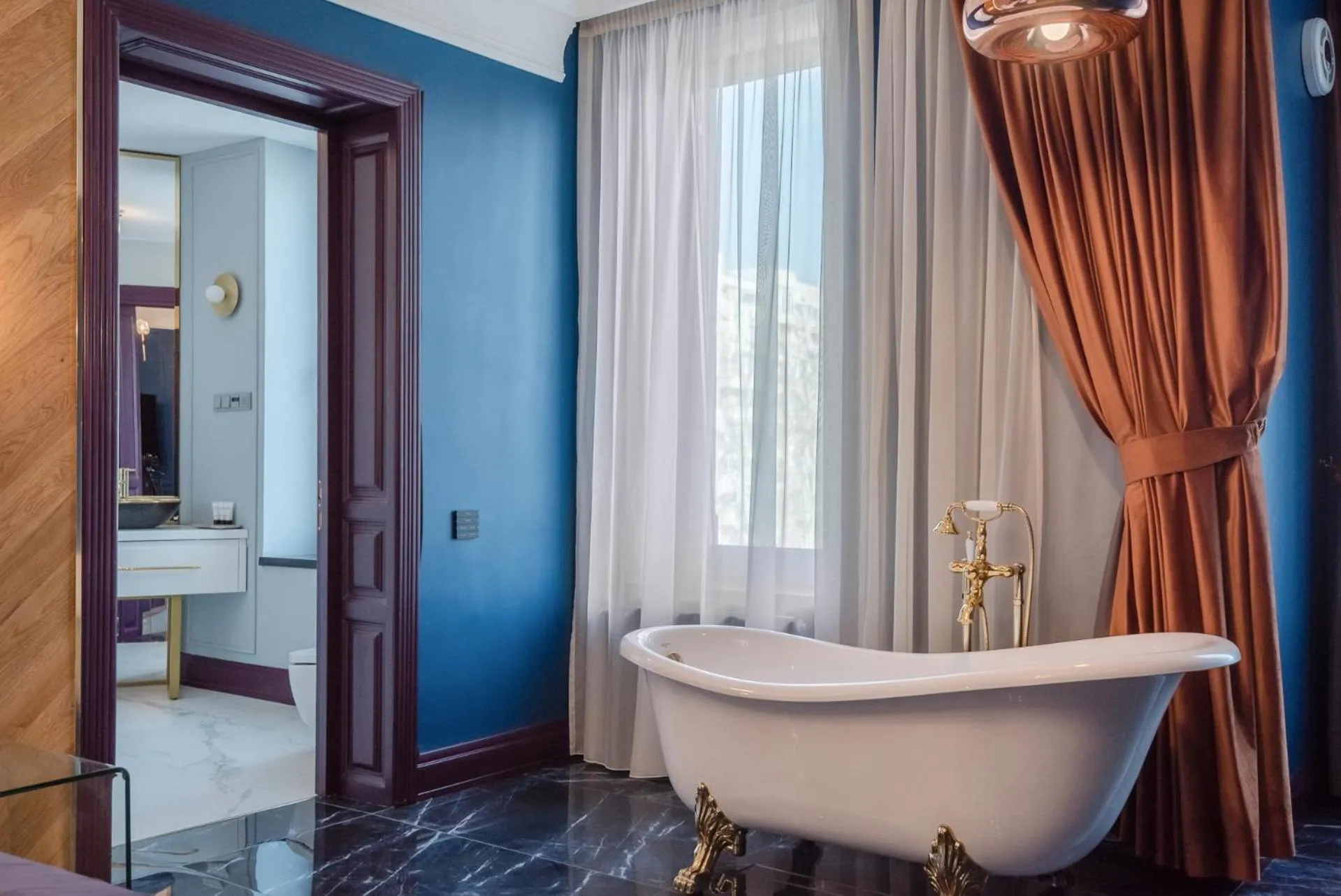 Bath in HIGHLINE DOWNTOWN ApartHotel OLDTOWN UNIRII SQUARE