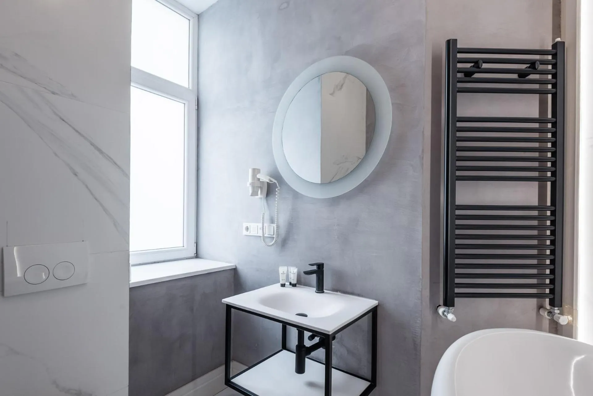 Bathroom, Bed in HIGHLINE DOWNTOWN ApartHotel OLDTOWN UNIRII SQUARE