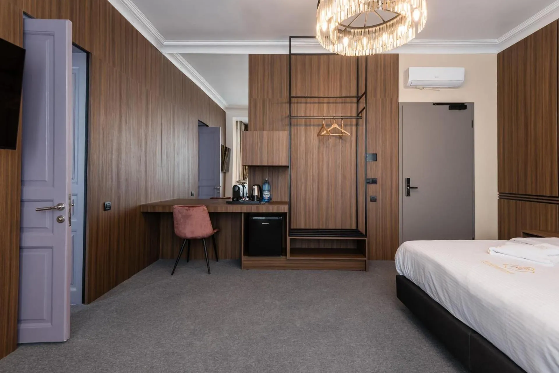 Photo of the whole room, Bed in HIGHLINE DOWNTOWN ApartHotel OLDTOWN UNIRII SQUARE