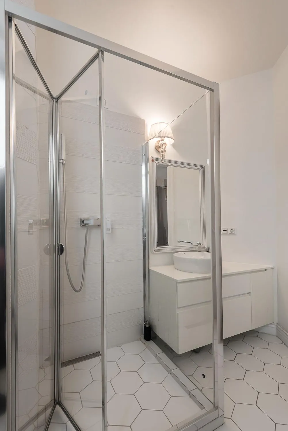 Shower in HIGHLINE DOWNTOWN ApartHotel OLDTOWN UNIRII SQUARE