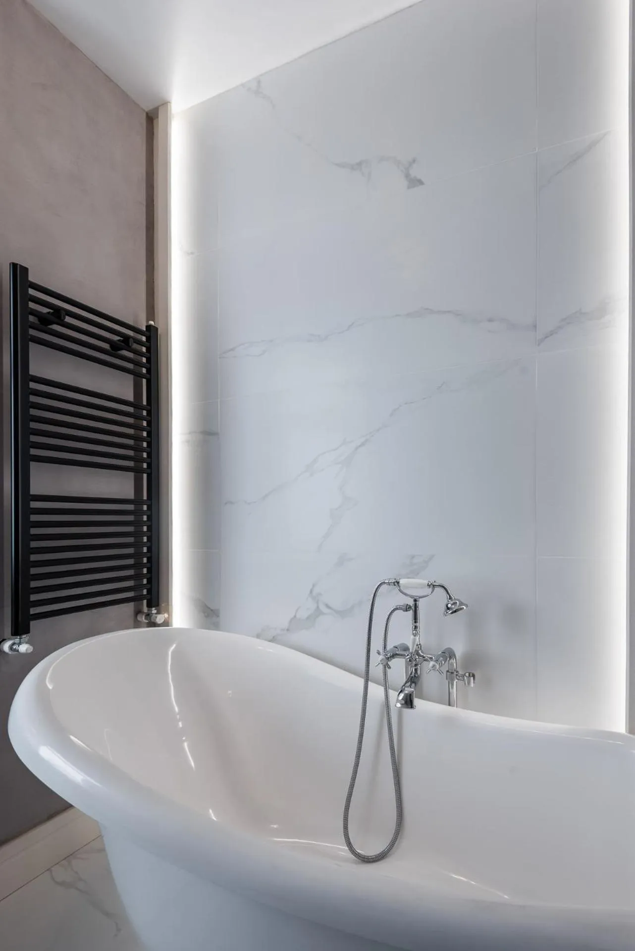 Bathroom in HIGHLINE DOWNTOWN ApartHotel OLDTOWN UNIRII SQUARE