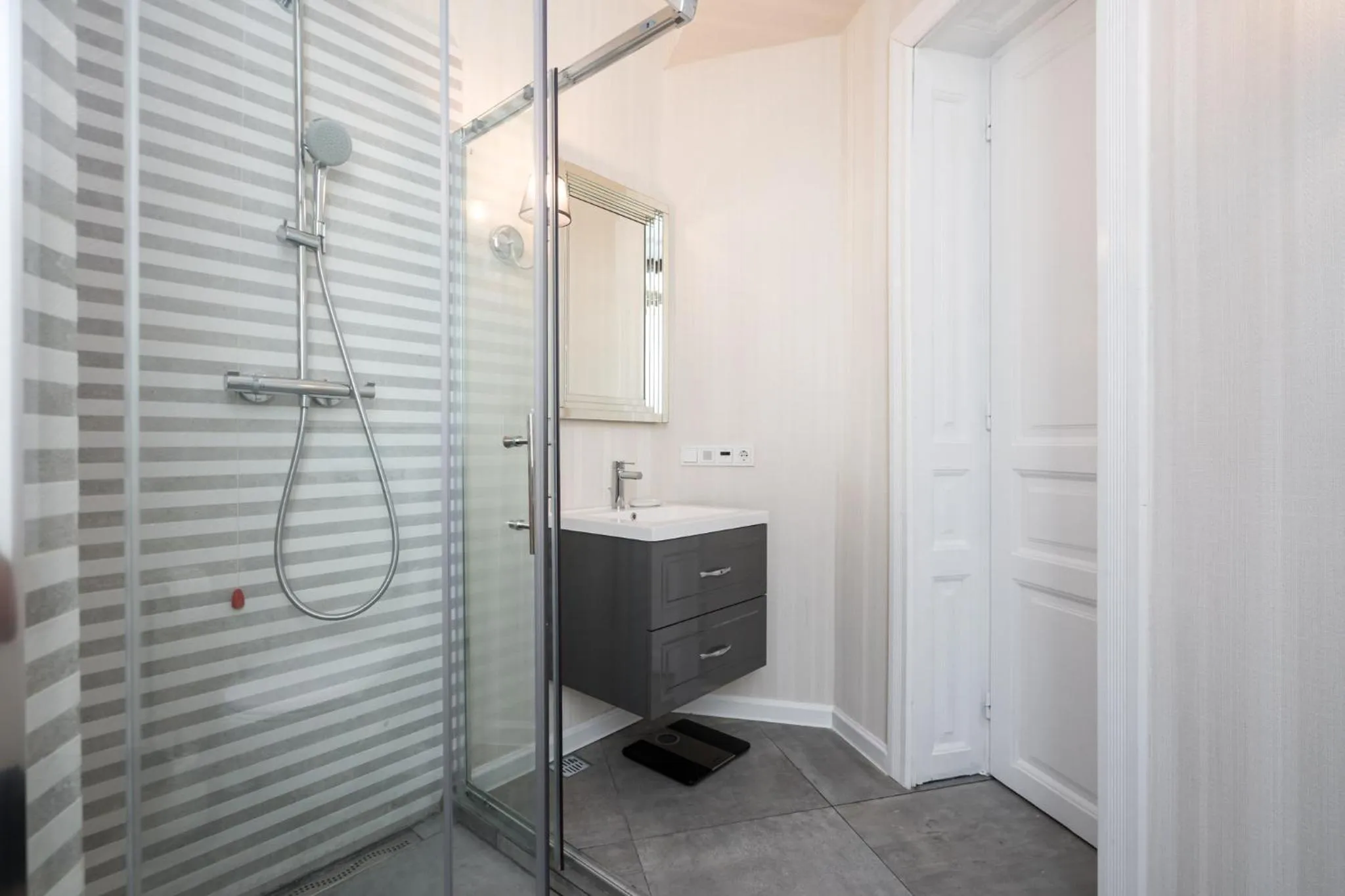 Shower in HIGHLINE DOWNTOWN ApartHotel OLDTOWN UNIRII SQUARE