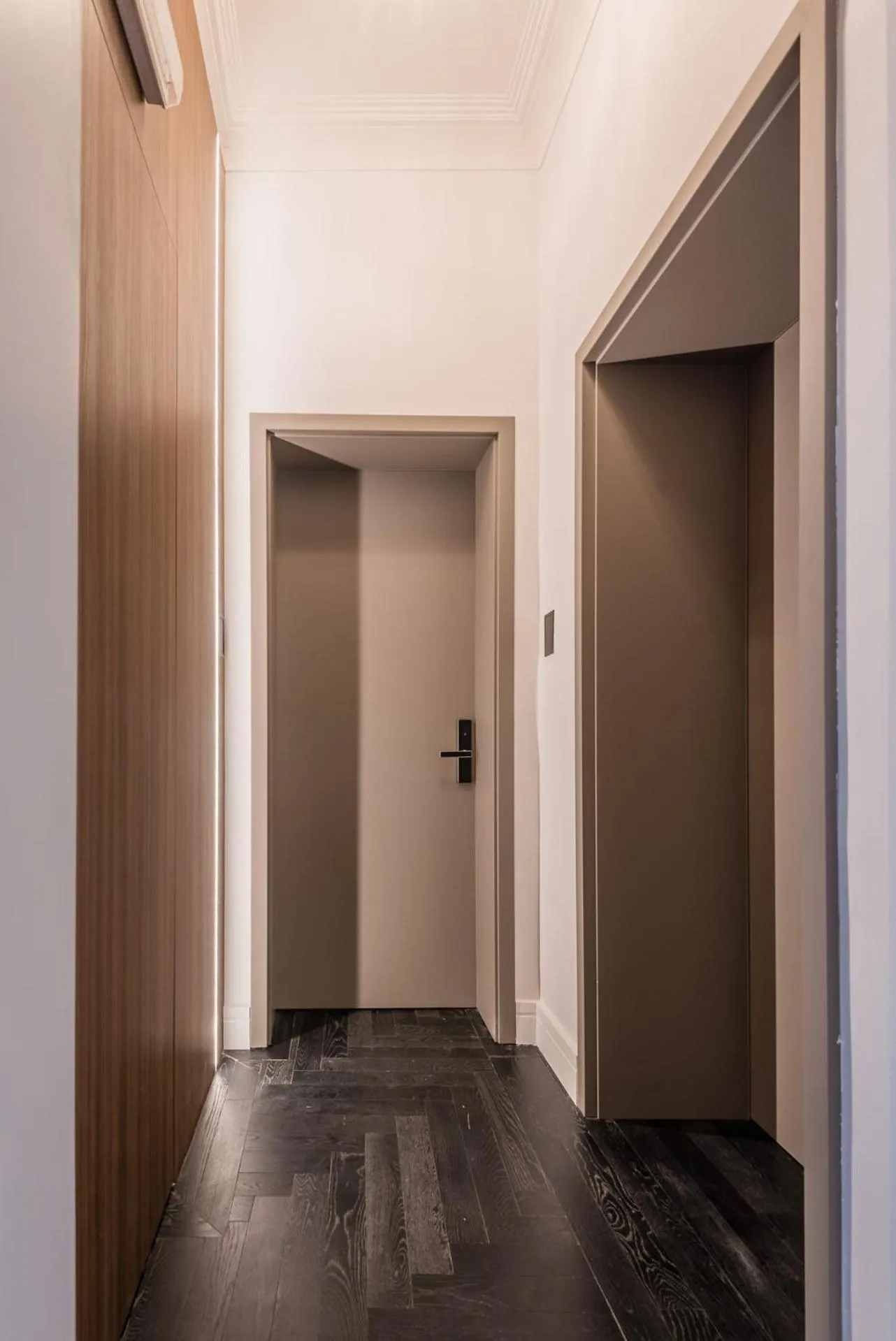 wardrobe in HIGHLINE DOWNTOWN ApartHotel OLDTOWN UNIRII SQUARE