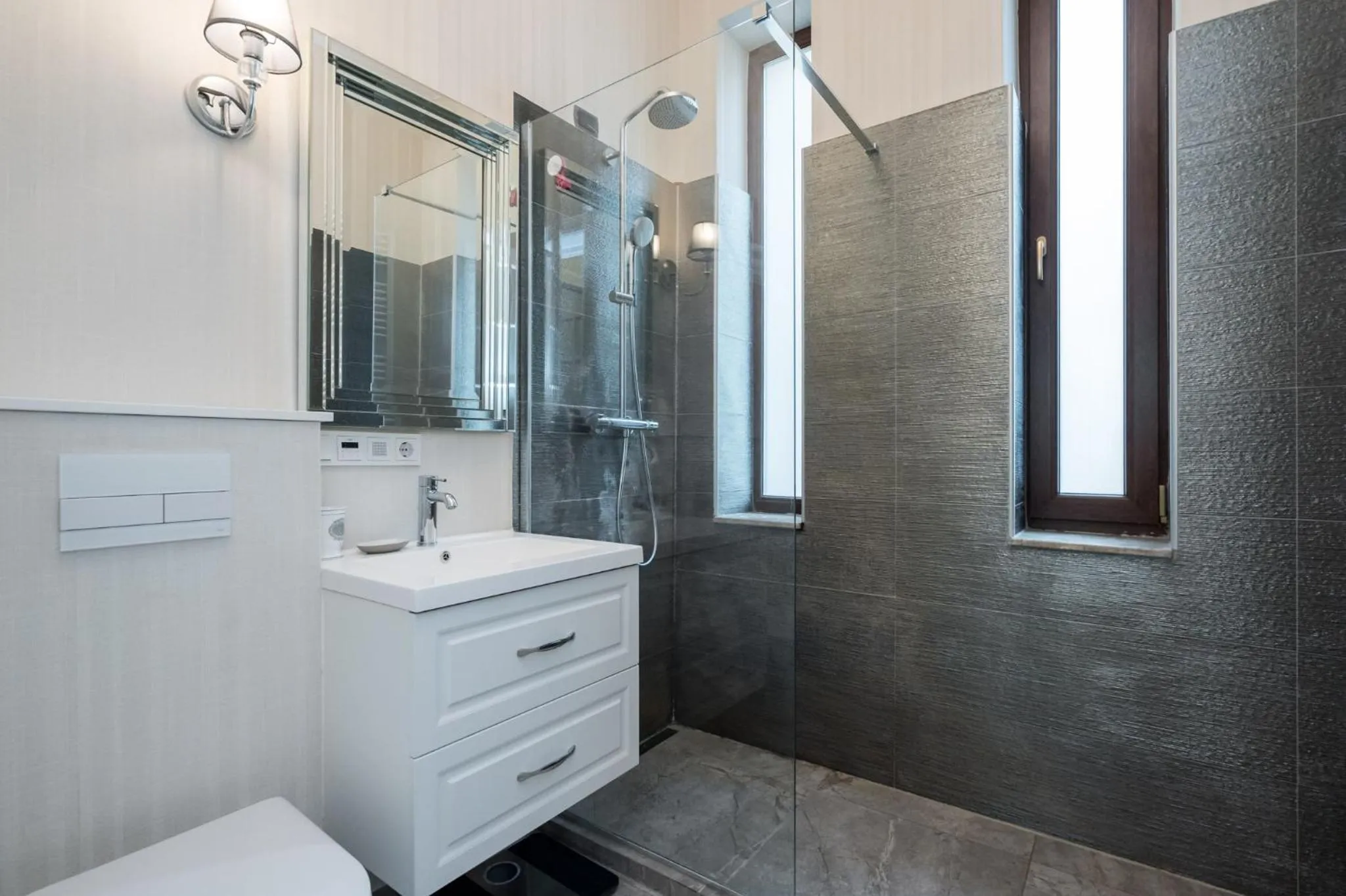 Shower in HIGHLINE DOWNTOWN ApartHotel OLDTOWN UNIRII SQUARE