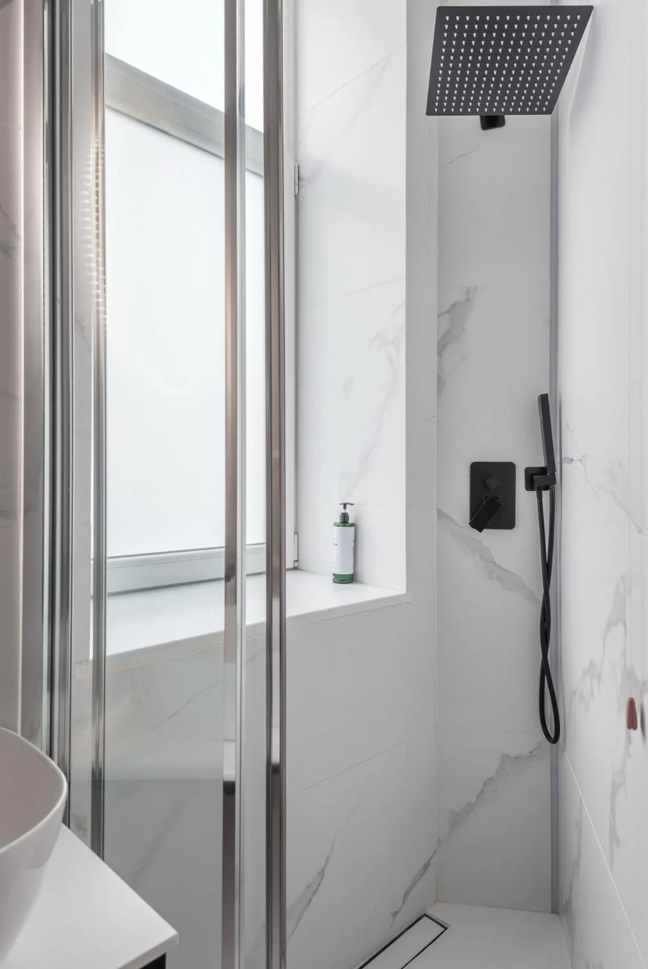 Bathroom in HIGHLINE DOWNTOWN ApartHotel OLDTOWN UNIRII SQUARE